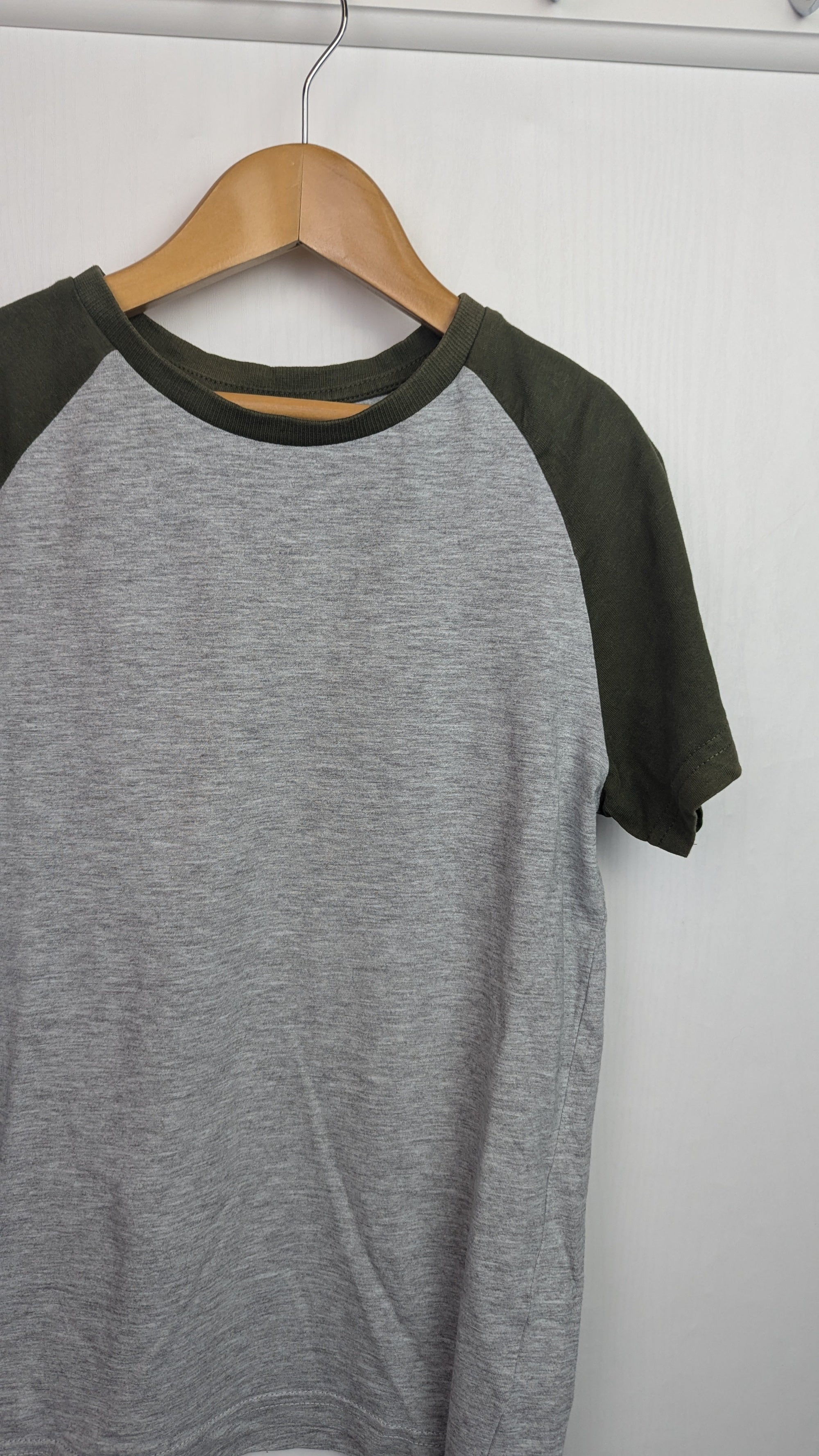 Matalan Grey & Green Short Sleeve Top - Boys 10 Years - Little Ones Preloved. Second Hand Children's & Preloved Baby, Kids, Girls & Boys Clothes. UK online
