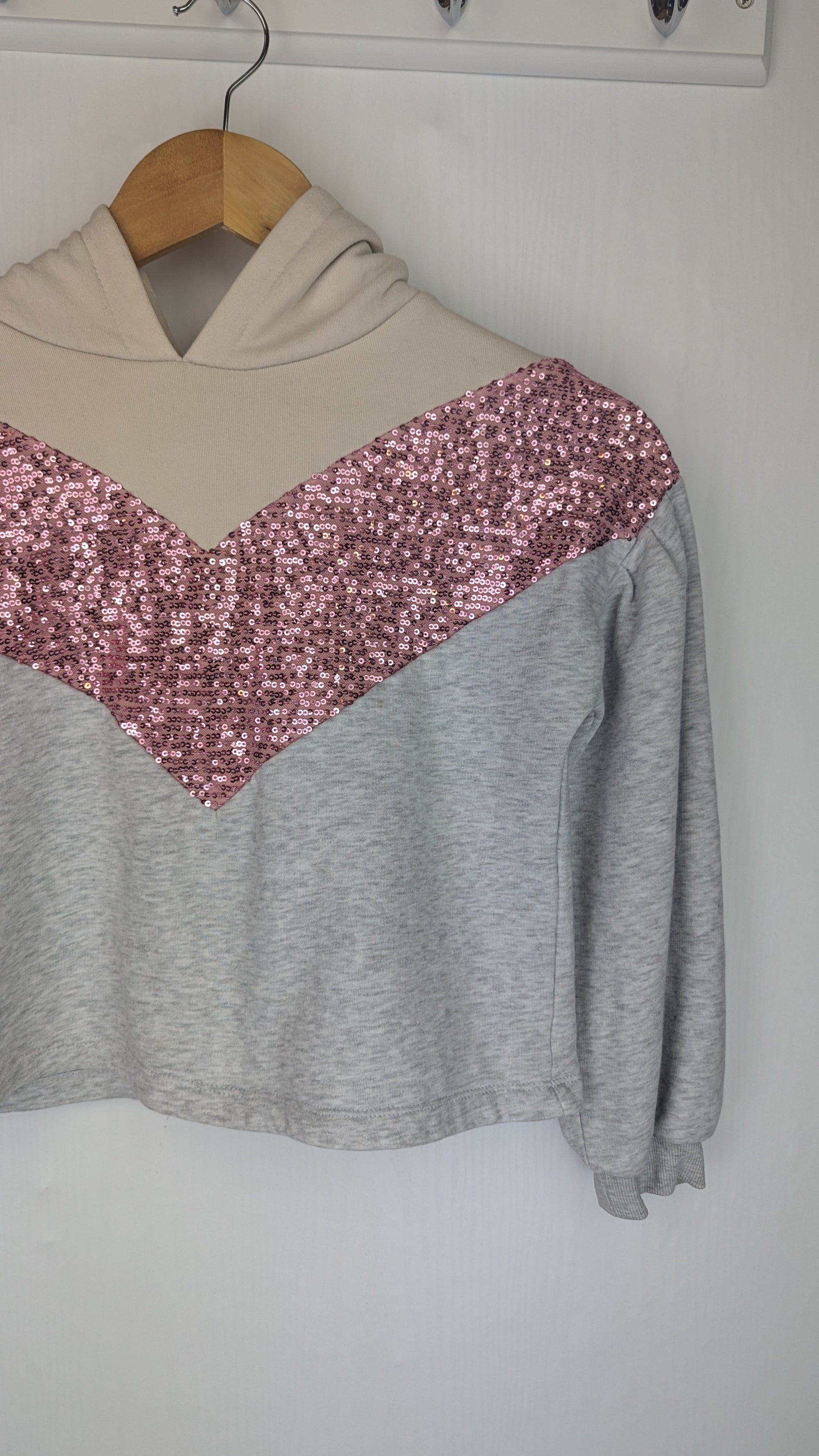 Matalan Grey & pink sequin crop jumper - Girls 10 Years - Little Ones Preloved. Second Hand Children's & Preloved Baby, Kids, Girls & Boys Clothes. UK online