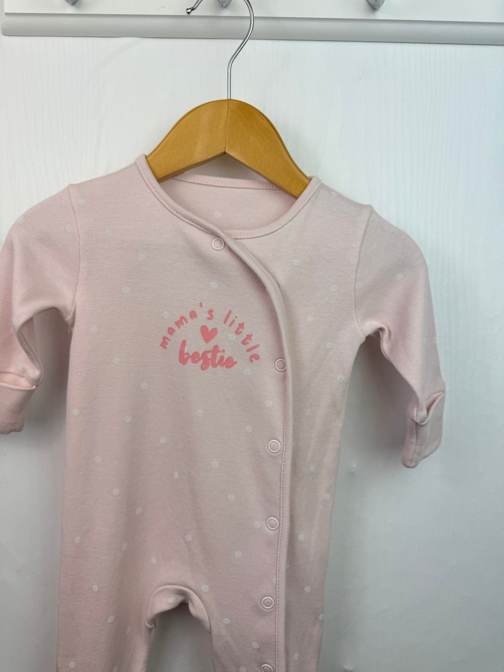 Matalan Mamas Bestie Sleepsuit - Girls 0 - 1 Month - Little Ones Preloved. Second Hand Children's & Preloved Baby, Kids, Girls & Boys Clothes. UK online
