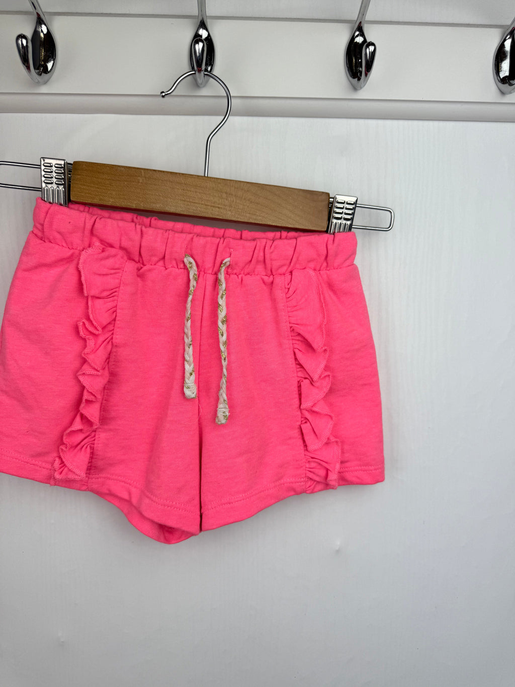 Matalan Pink Ruffle Shorts - Girls 18 - 23 Months - Little Ones Preloved. Second Hand Children's & Preloved Baby, Kids, Girls & Boys Clothes. UK online