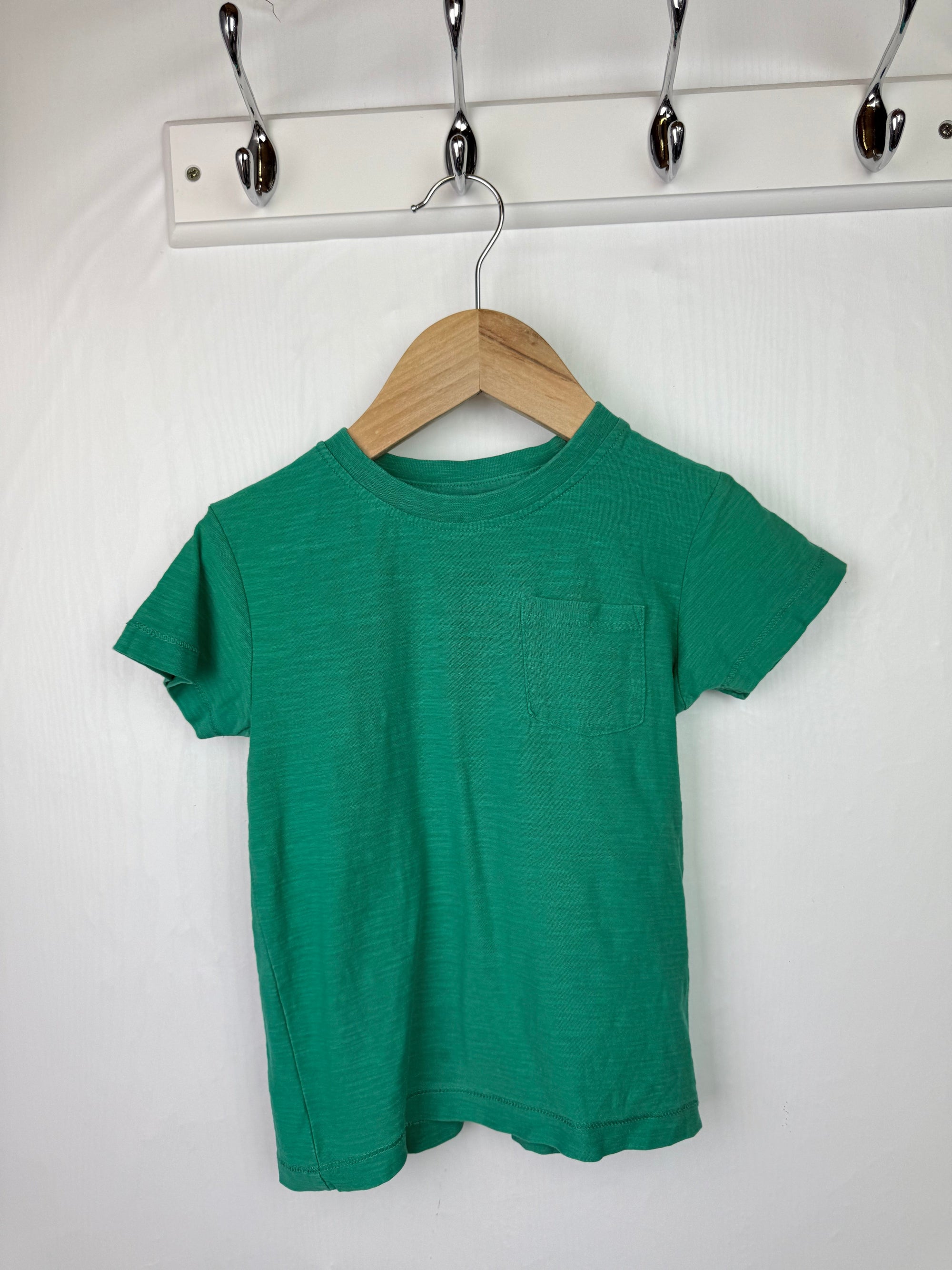 Matalan Plain Green Top - Boys 3 - 4 Years - Little Ones Preloved. Second Hand Children's & Preloved Baby, Kids, Girls & Boys Clothes. UK online