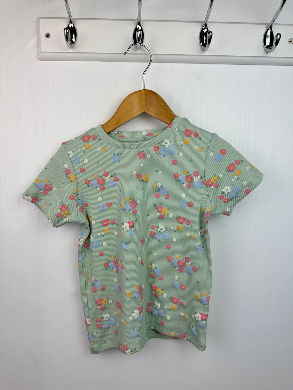 Matalan Ribbed Floral Short Sleeve Top - Girls 2 - 3 Years - Little Ones Preloved. Second Hand Children's & Preloved Baby, Kids, Girls & Boys Clothes. UK online