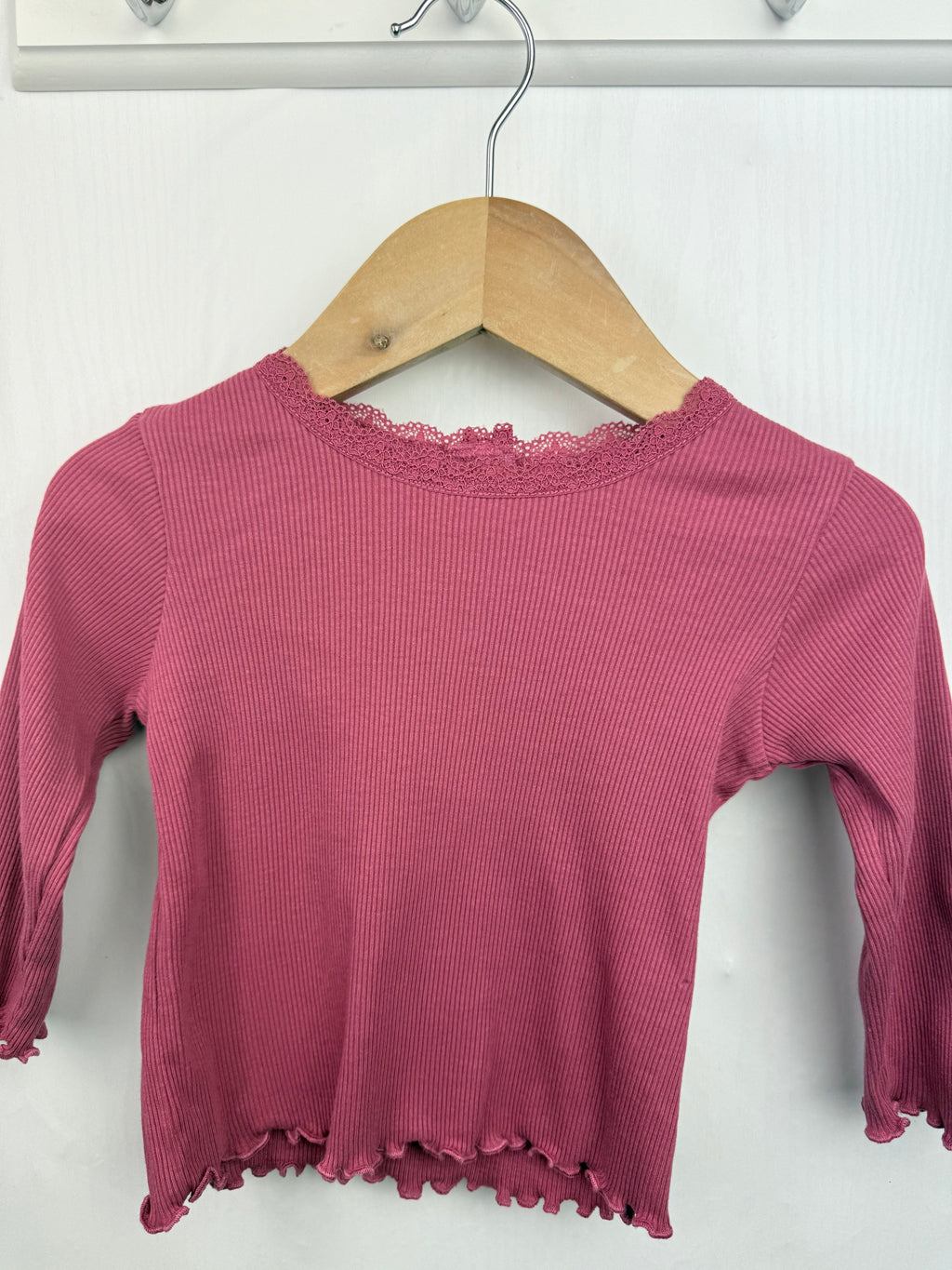 Matalan Ribbed Long Sleeve Top - Girls 6 - 9 Months - Little Ones Preloved. Second Hand Children's & Preloved Baby, Kids, Girls & Boys Clothes. UK online