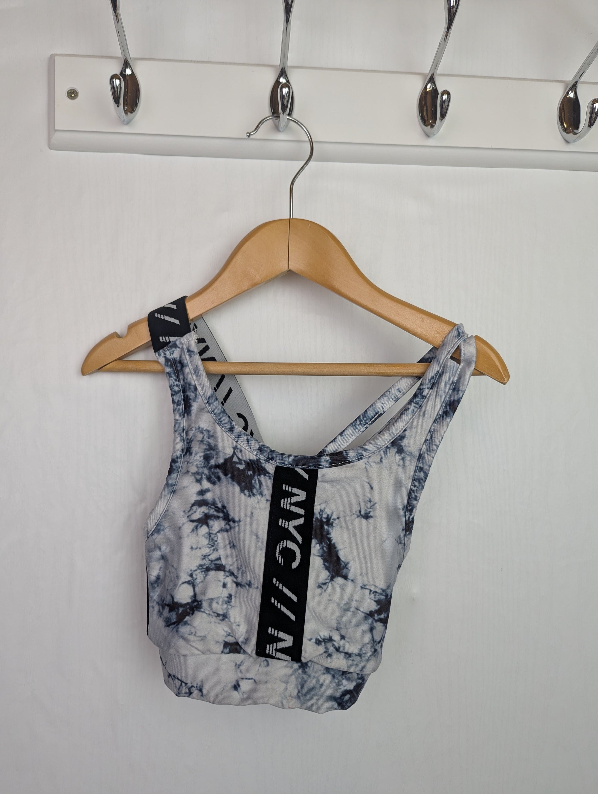 Matalan White/Black Gym Top - Girls 4 - 5 Years - Little Ones Preloved. Second Hand Children's & Preloved Baby, Kids, Girls & Boys Clothes. UK online