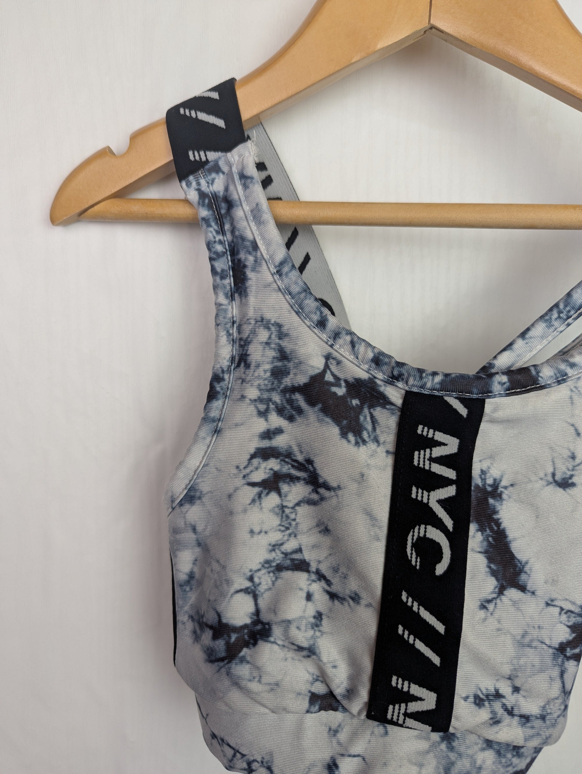 Matalan White/Black Gym Top - Girls 4 - 5 Years - Little Ones Preloved. Second Hand Children's & Preloved Baby, Kids, Girls & Boys Clothes. UK online