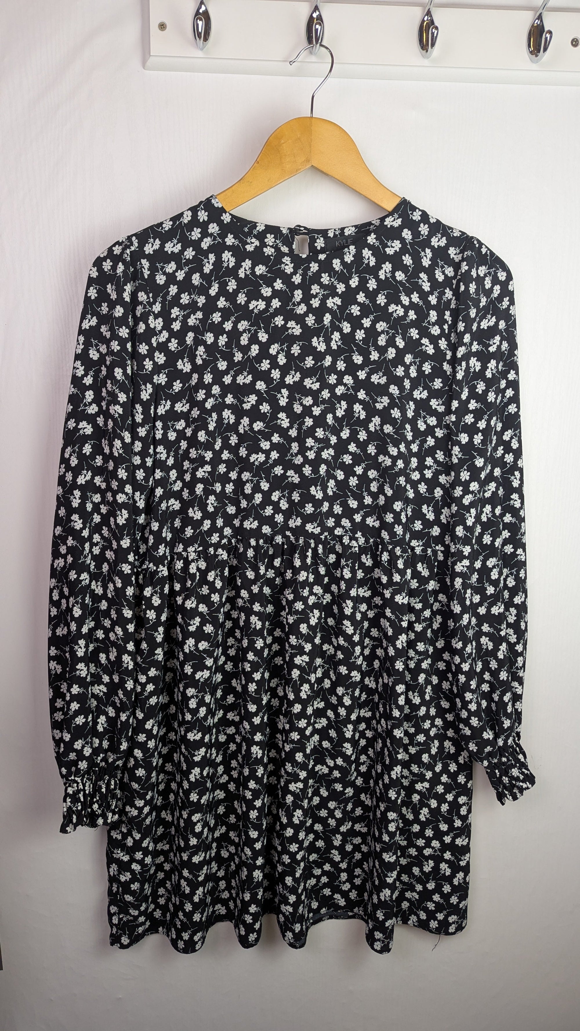 M&Co Black Floral Long Sleeve Dress - Girls 15 Years - Little Ones Preloved. Second Hand Children's & Preloved Baby, Kids, Girls & Boys Clothes. UK online