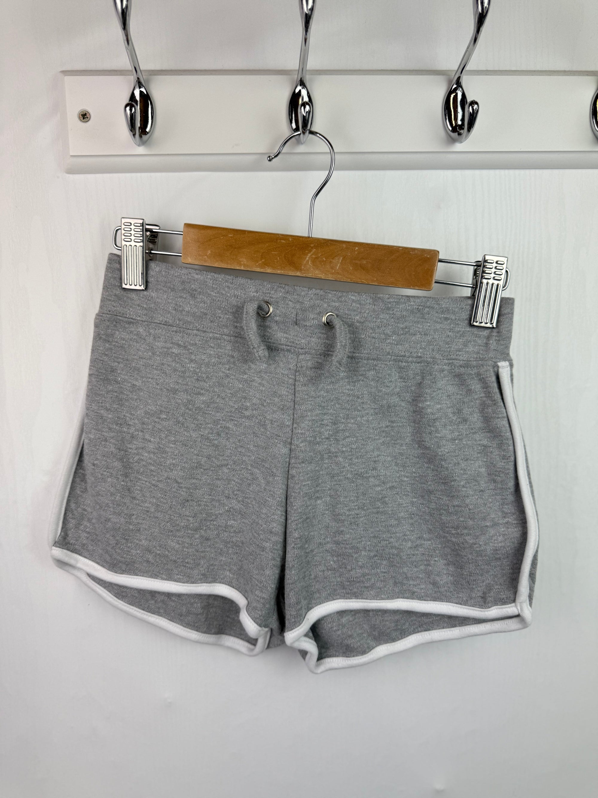 Metzuyan Grey Shorts - Girls 9 - 10 Years - Little Ones Preloved. Second Hand Children's & Preloved Baby, Kids, Girls & Boys Clothes. UK online