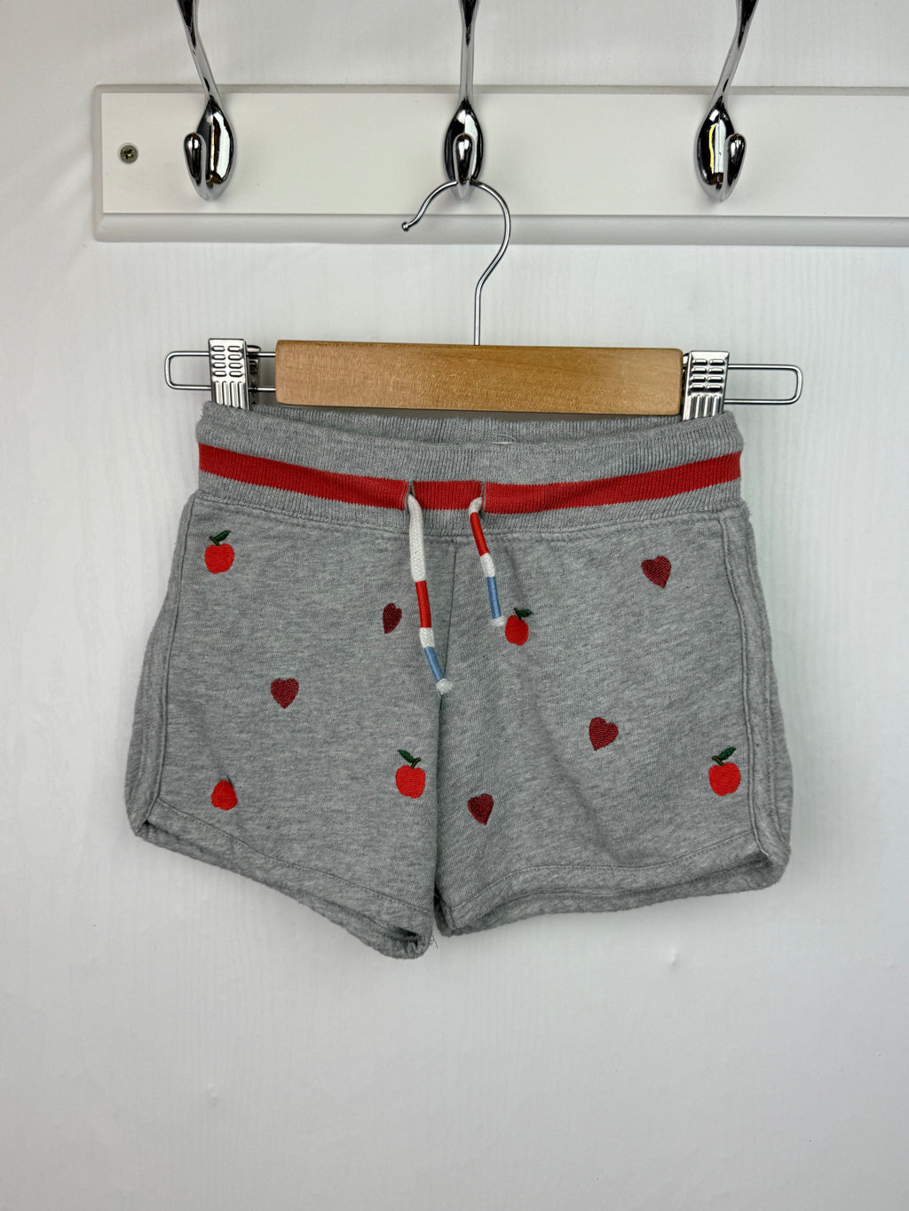 Mini Boden Apple Heart Shorts - Girls 3 Years - Little Ones Preloved. Second Hand Children's & Preloved Baby, Kids, Girls & Boys Clothes. UK online
