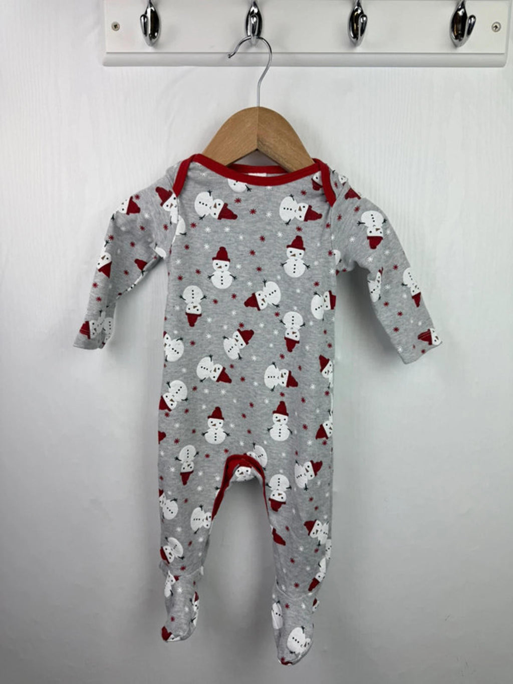 Mini Club Christmas Snow Man Sleepsuit - Unisex 3 - 6 Months - Little Ones Preloved. Second Hand Children's & Preloved Baby, Kids, Girls & Boys Clothes. UK online