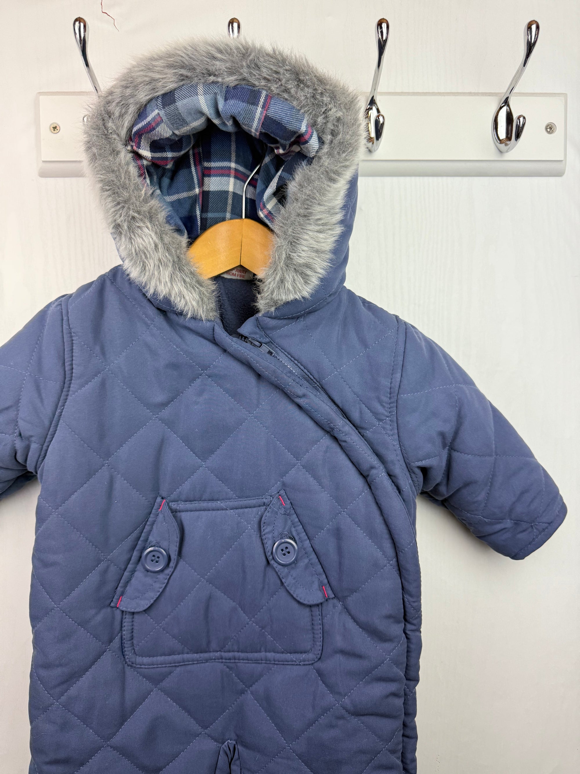 Mini Club Navy Quilted Pramsuit - Boys 3 - 6 Months - Little Ones Preloved. Second Hand Children's & Preloved Baby, Kids, Girls & Boys Clothes. UK online