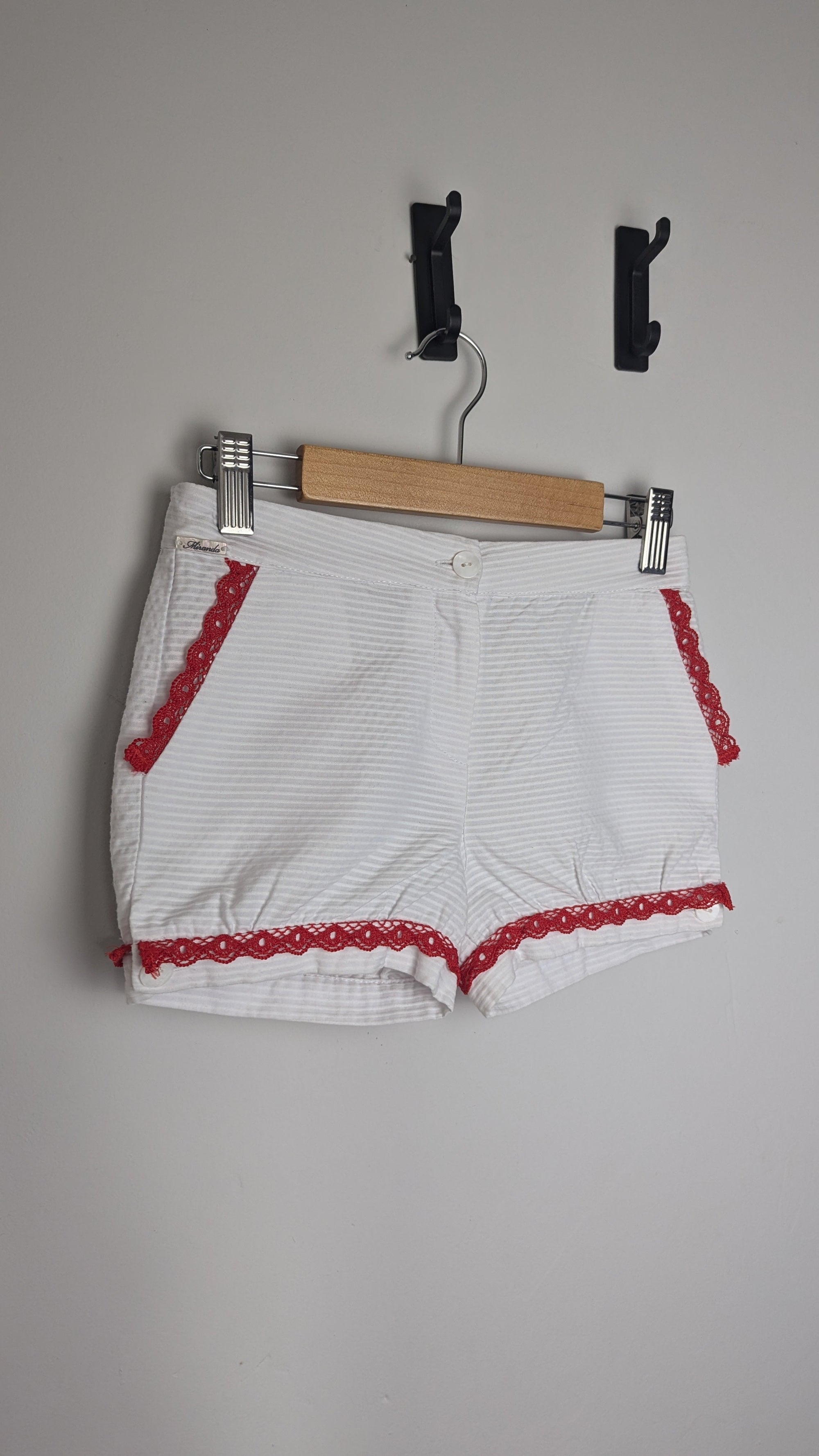 Miranda White Striped Shorts - Girls 8 Years - Little Ones Preloved. Second Hand Children's & Preloved Baby, Kids, Girls & Boys Clothes. UK online