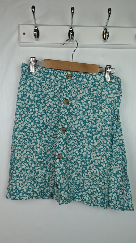 Miss Evie Green Floral Skirt - Girls 13-14 Years Miss Evie Used, Preloved, Preworn & Second Hand Baby, Kids & Children's Clothing UK Online. Cheap affordable. Brands including Next, Joules, Nutmeg Morrisons, TU, F&F, H&M.