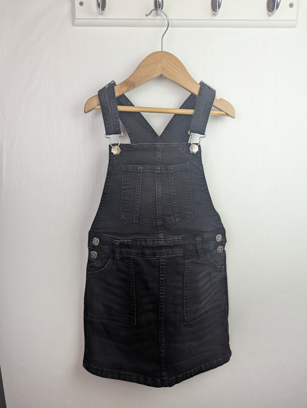 M&S Black Dungaree Dress - Girls 7 - 8 Years - Little Ones Preloved. Second Hand Children's & Preloved Baby, Kids, Girls & Boys Clothes. UK online
