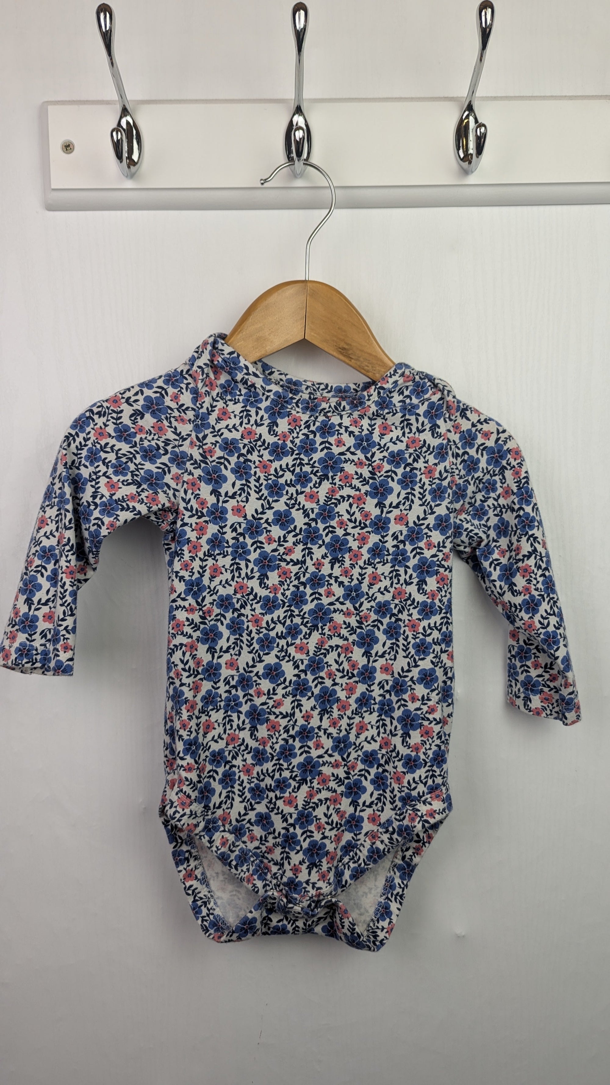 M&S Floral Long Sleeve Bodysuit - Girls 3 - 6 Months - Little Ones Preloved. Second Hand Children's & Preloved Baby, Kids, Girls & Boys Clothes. UK online
