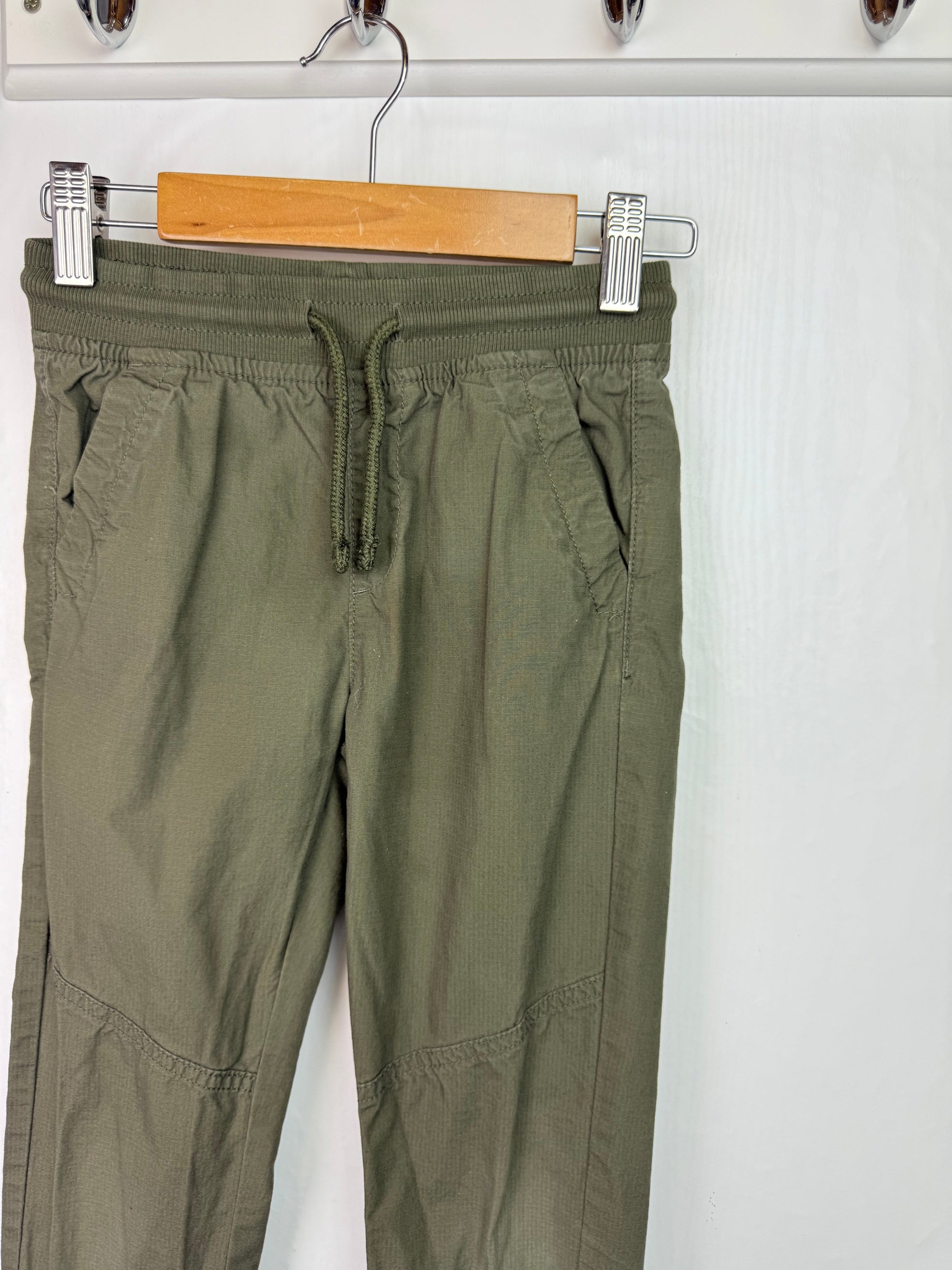 M&S Green Cargo Trousers - Boys 5 - 6 Years - Little Ones Preloved. Second Hand Children's & Preloved Baby, Kids, Girls & Boys Clothes. UK online