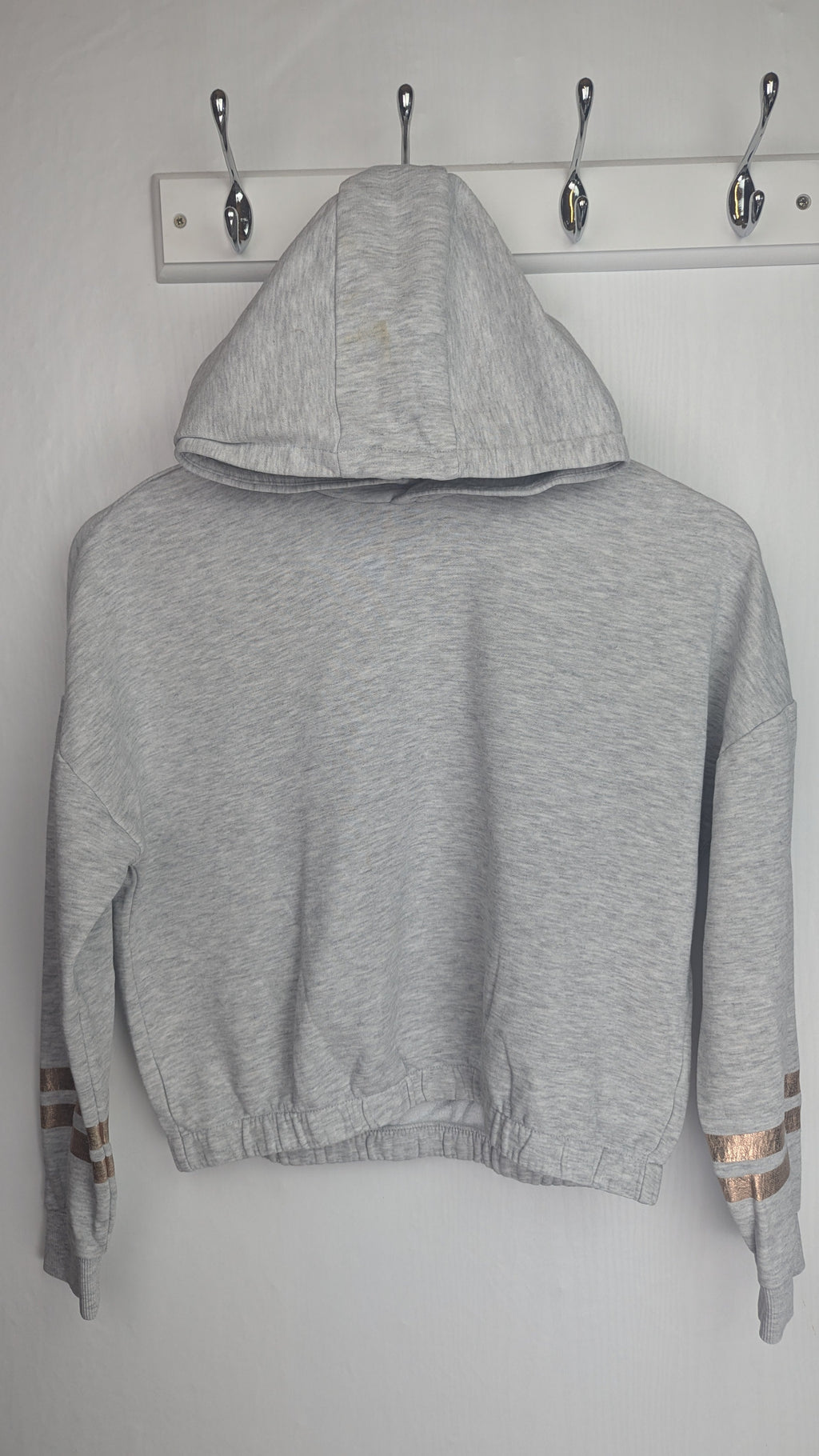 M&S Grey Crop Hoodie - Girls 12 - 13 Years - Little Ones Preloved. Second Hand Children's & Preloved Baby, Kids, Girls & Boys Clothes. UK online