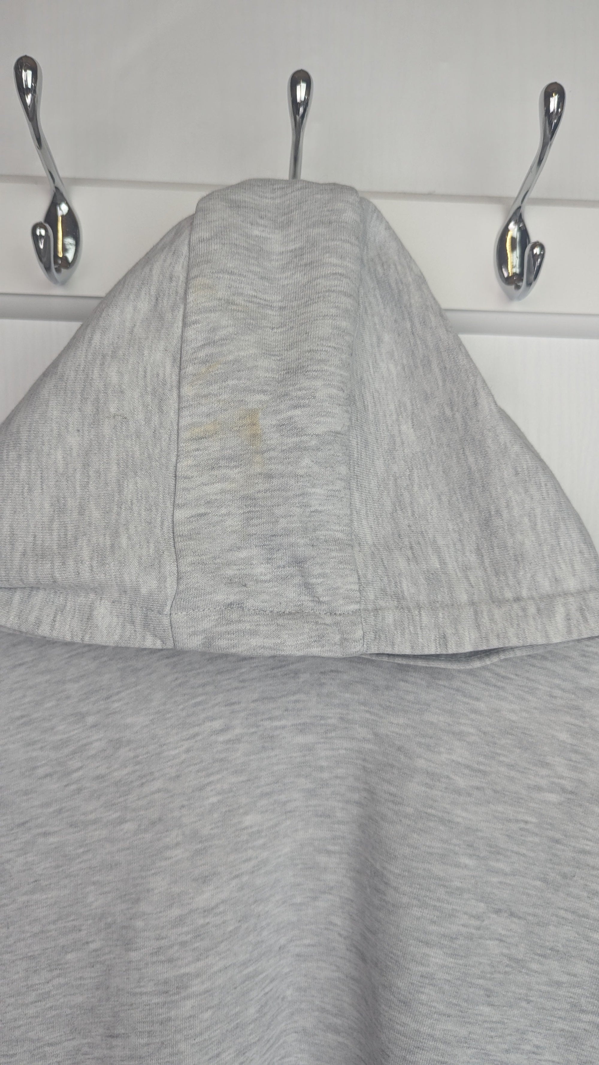M&S Grey Crop Hoodie - Girls 12 - 13 Years - Little Ones Preloved. Second Hand Children's & Preloved Baby, Kids, Girls & Boys Clothes. UK online