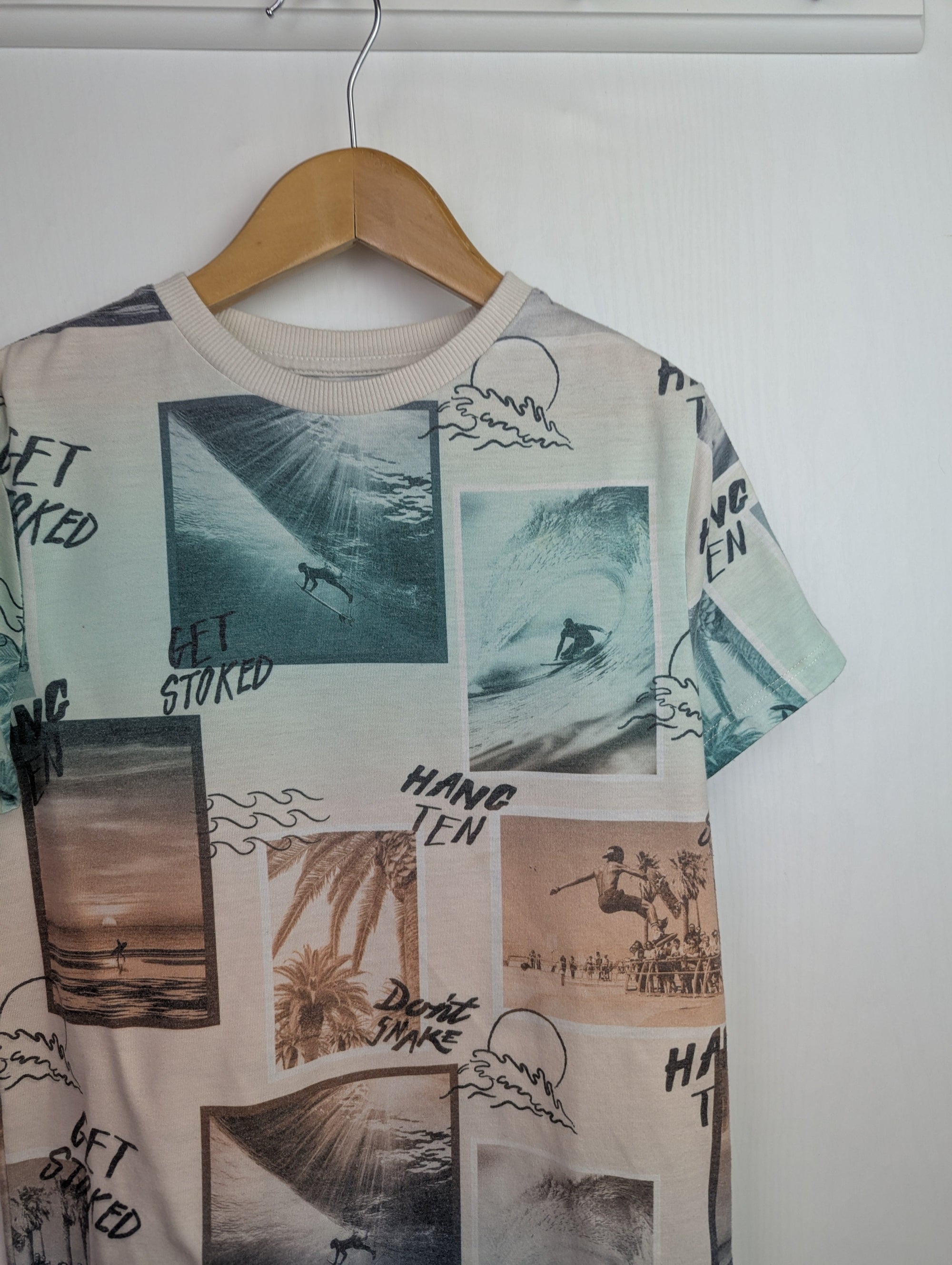 M&S Short Sleeve Surf Top - Boys 7 - 8 Years - Little Ones Preloved. Second Hand Children's & Preloved Baby, Kids, Girls & Boys Clothes. UK online