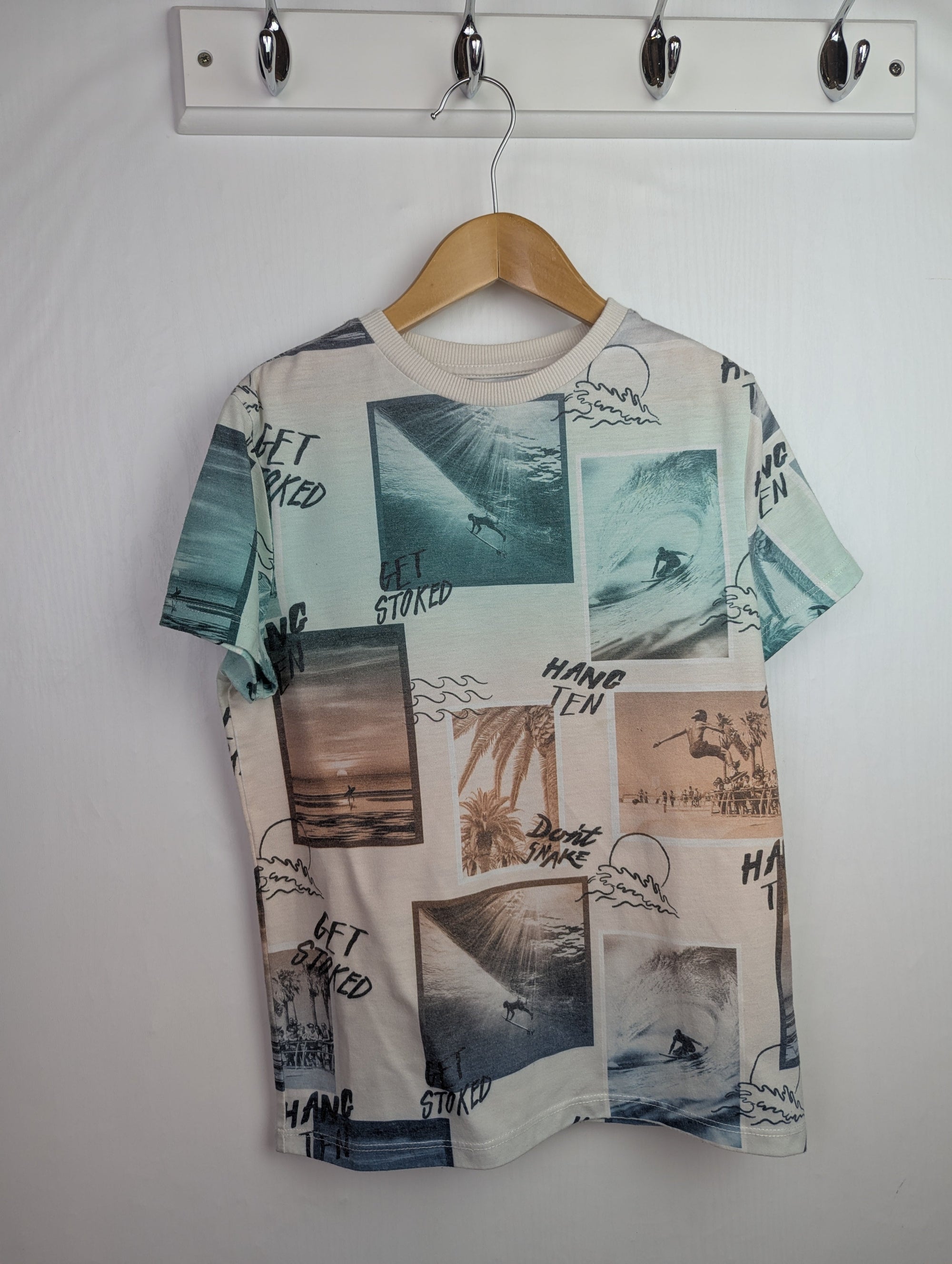 M&S Short Sleeve Surf Top - Boys 7 - 8 Years - Little Ones Preloved. Second Hand Children's & Preloved Baby, Kids, Girls & Boys Clothes. UK online