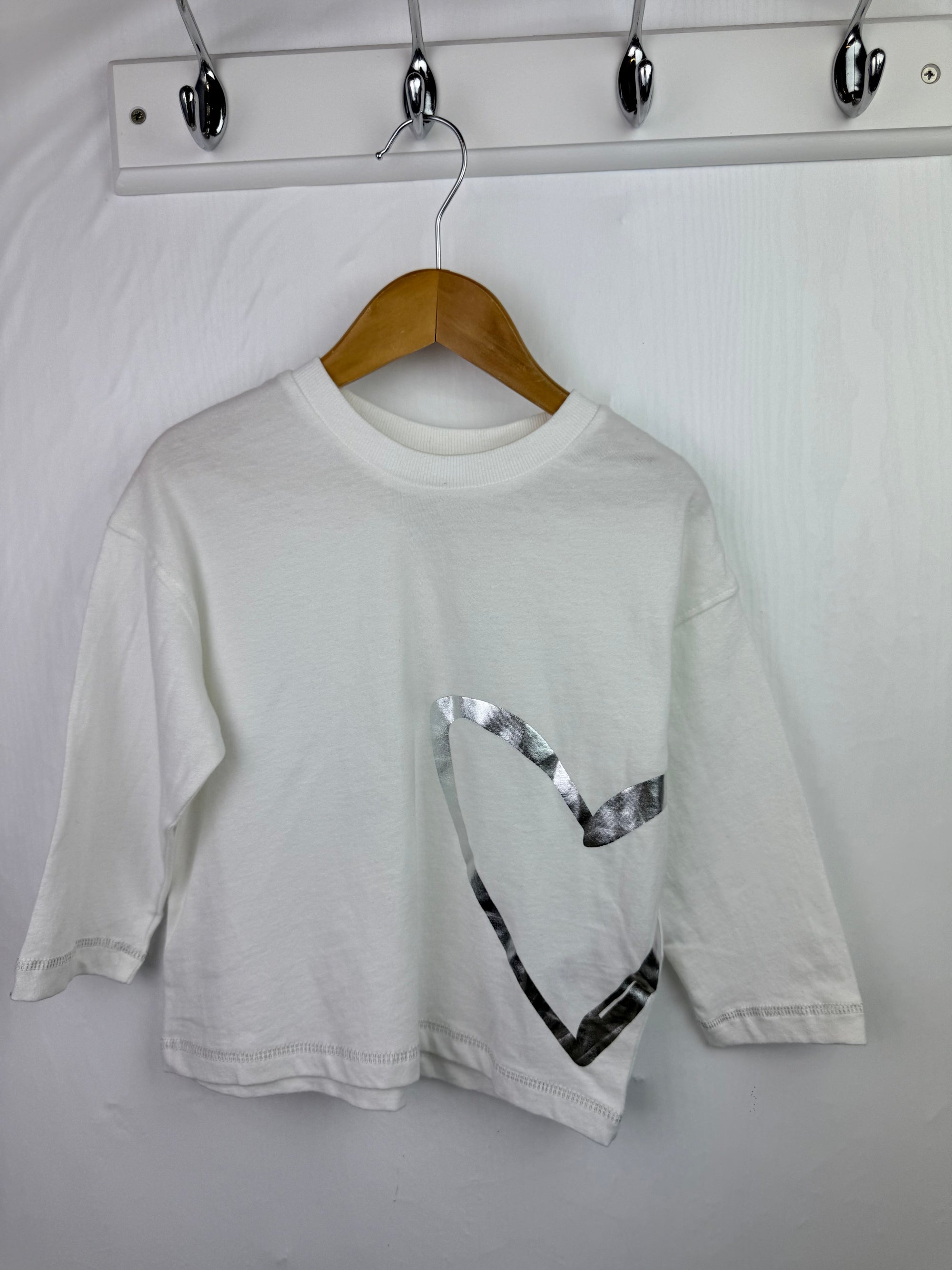 M&S Silver Heart Top - Girls 2 - 3 Years - Little Ones Preloved. Second Hand Children's & Preloved Baby, Kids, Girls & Boys Clothes. UK online