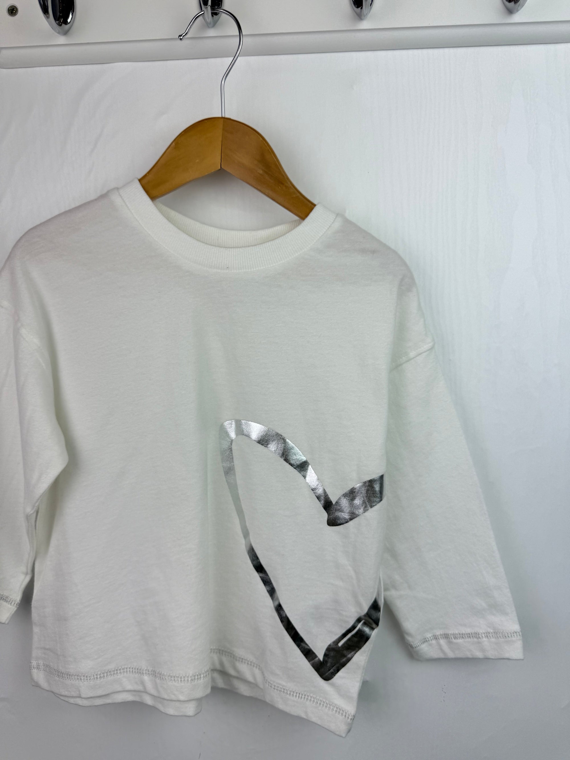 M&S Silver Heart Top - Girls 2 - 3 Years - Little Ones Preloved. Second Hand Children's & Preloved Baby, Kids, Girls & Boys Clothes. UK online