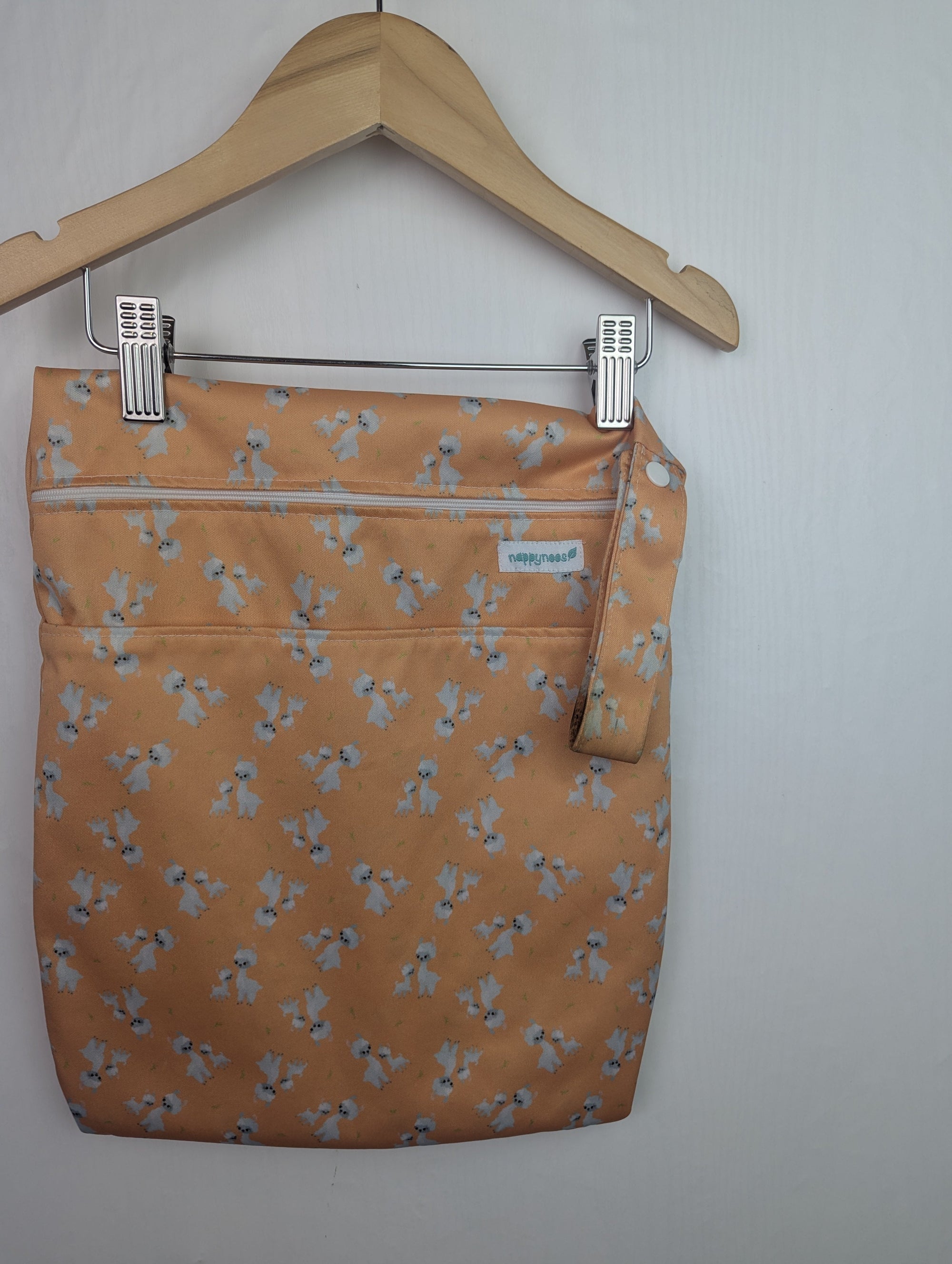 Nappy Noos Giraffe Nappy Bag - Unisex Baby - Little Ones Preloved. Second Hand Children's & Preloved Baby, Kids, Girls & Boys Clothes. UK online