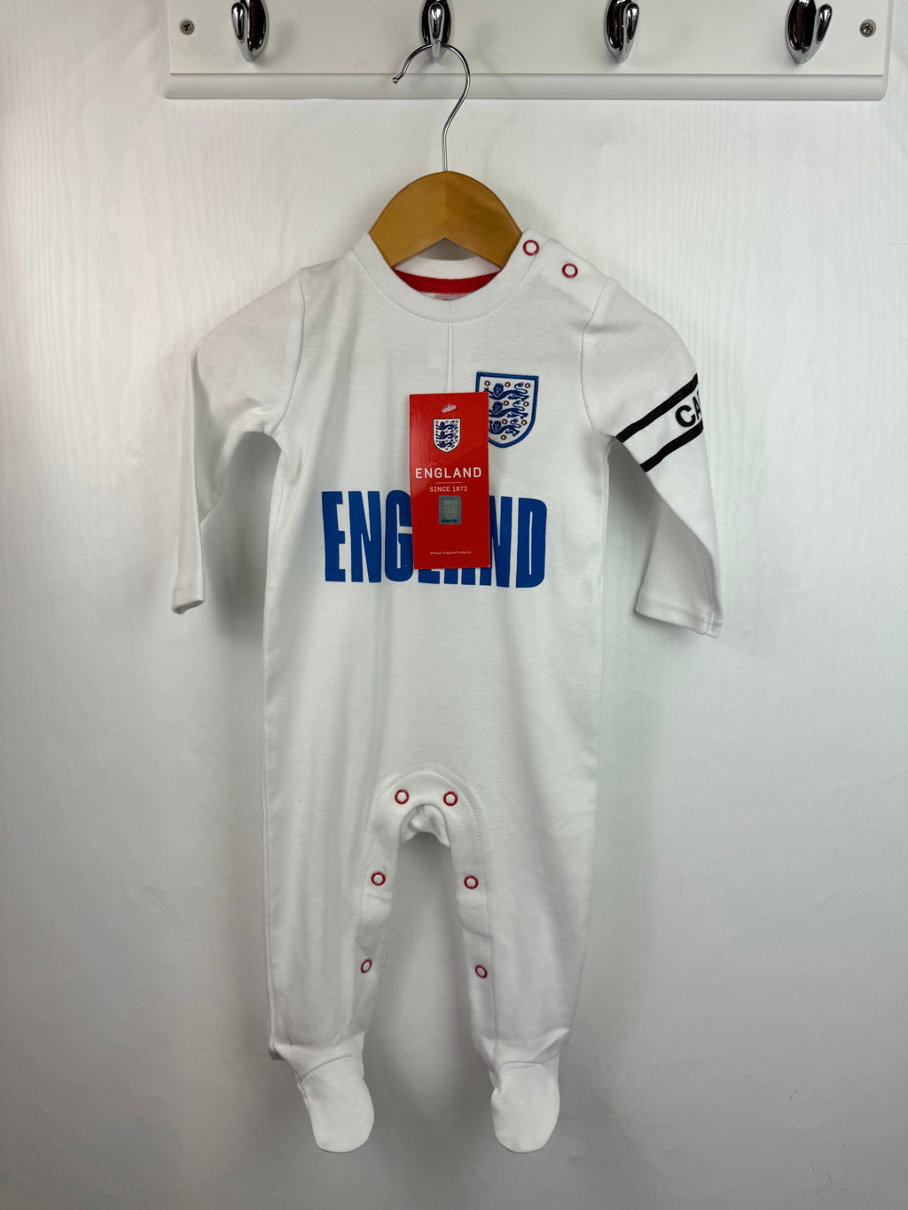 NEW England Sleepsuit - Baby Unisex 3 - 6 Months - Little Ones Preloved. Second Hand Children's & Preloved Baby, Kids, Girls & Boys Clothes. UK online
