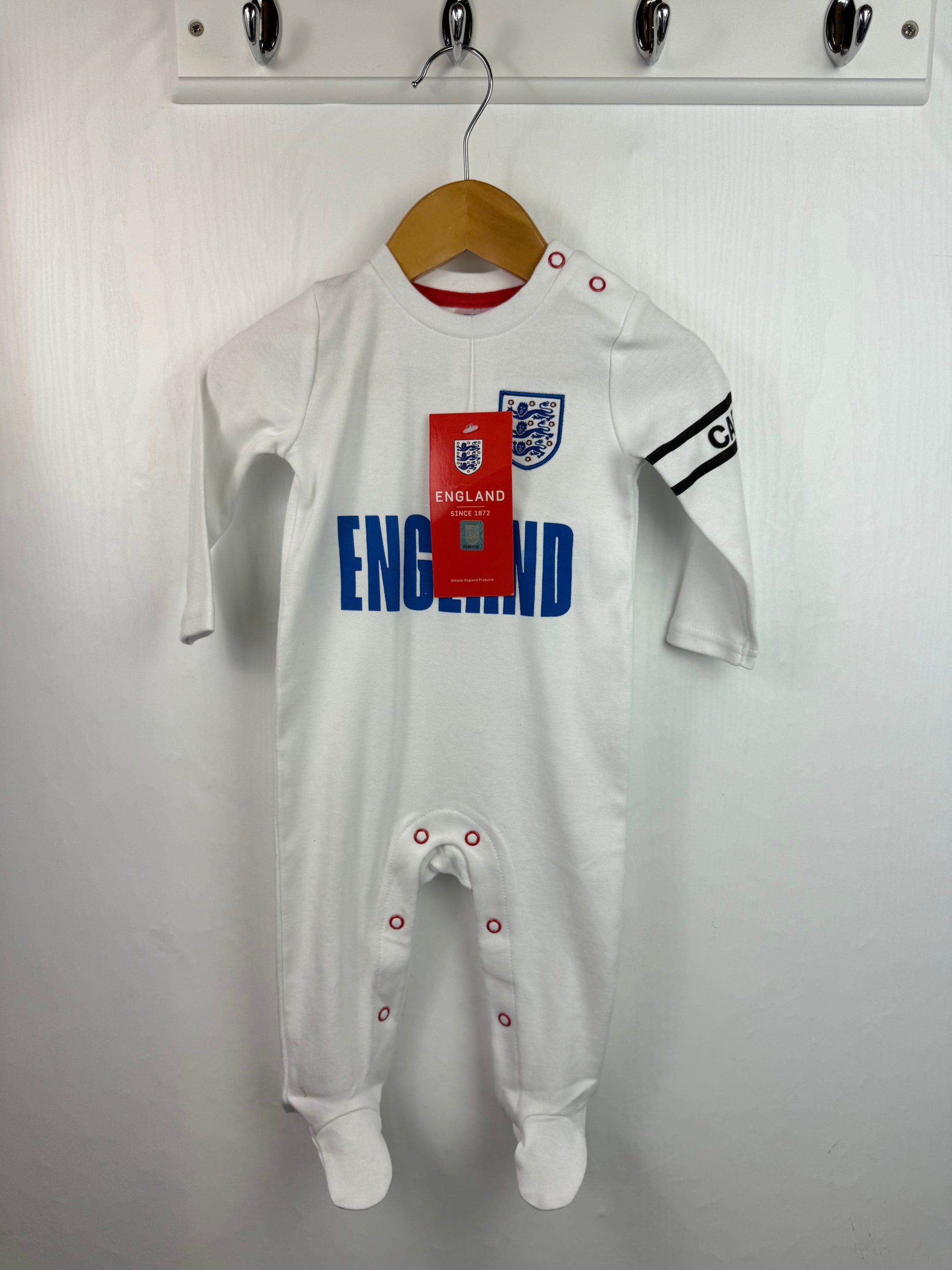 NEW England Sleepsuit - Baby Unisex 3 - 6 Months - Little Ones Preloved. Second Hand Children's & Preloved Baby, Kids, Girls & Boys Clothes. UK online