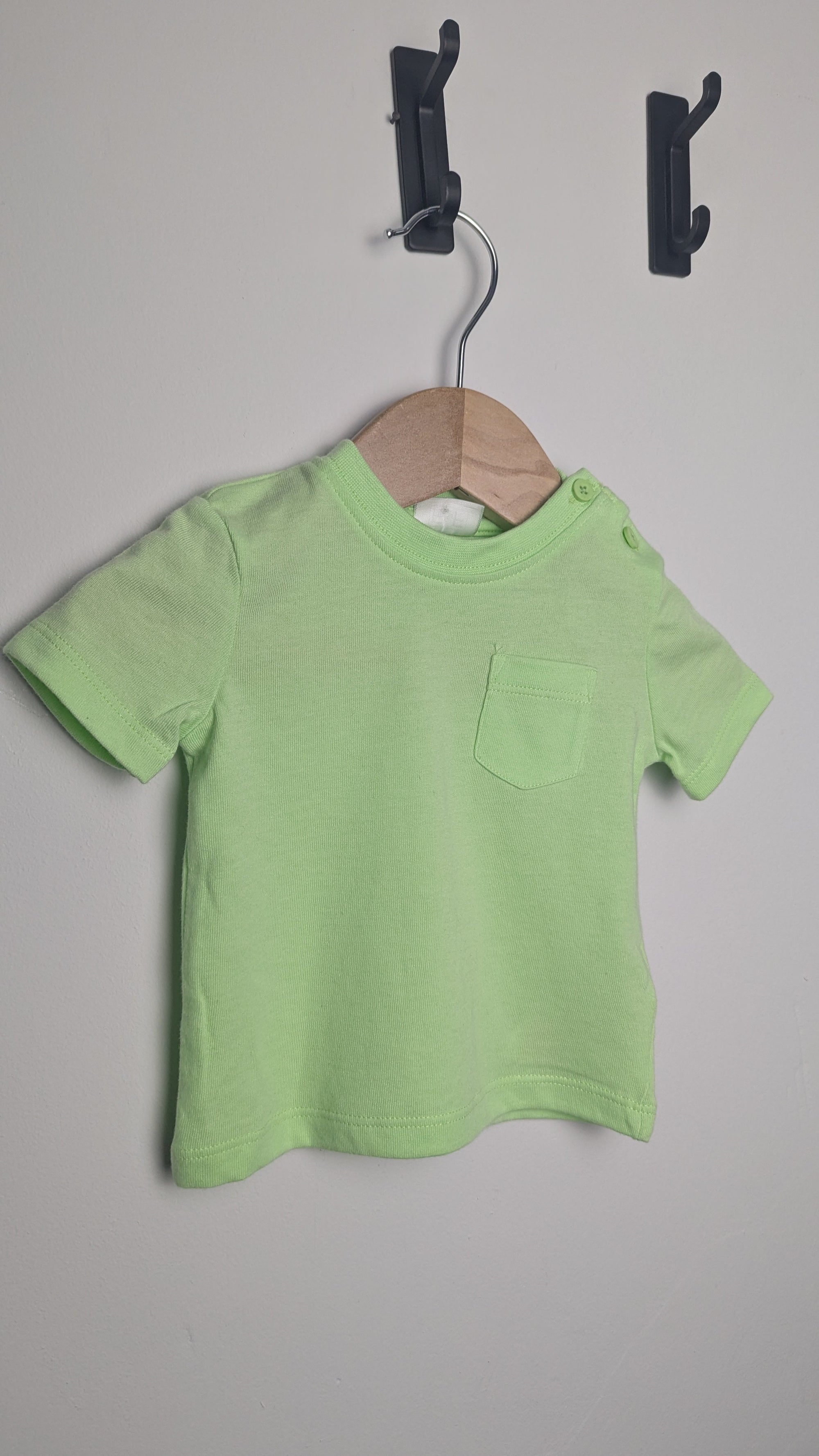 NEW F&F Green Pocket Top - Boys 0 - 3 Months - Little Ones Preloved. Second Hand Children's & Preloved Baby, Kids, Girls & Boys Clothes. UK online