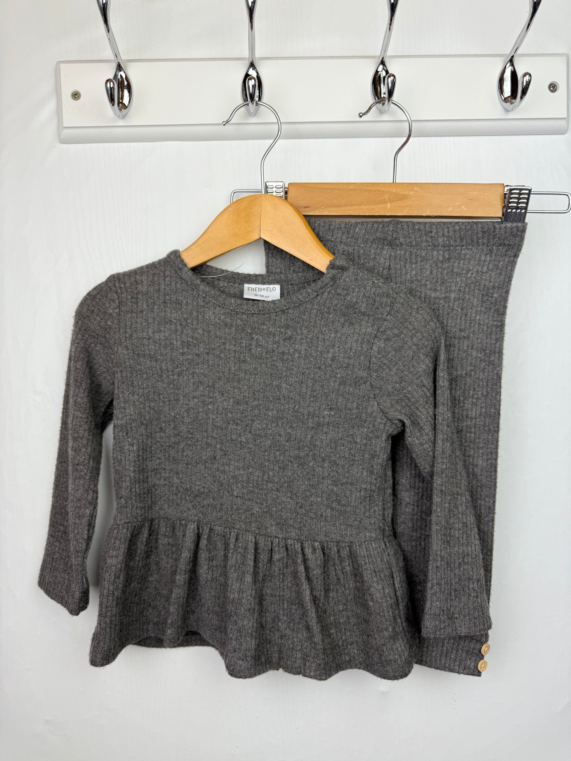 NEW F&F Grey Ribbed Top & Leggings Outfit - Girls 9 - 12 Months - Little Ones Preloved. Second Hand Children's & Preloved Baby, Kids, Girls & Boys Clothes. UK online
