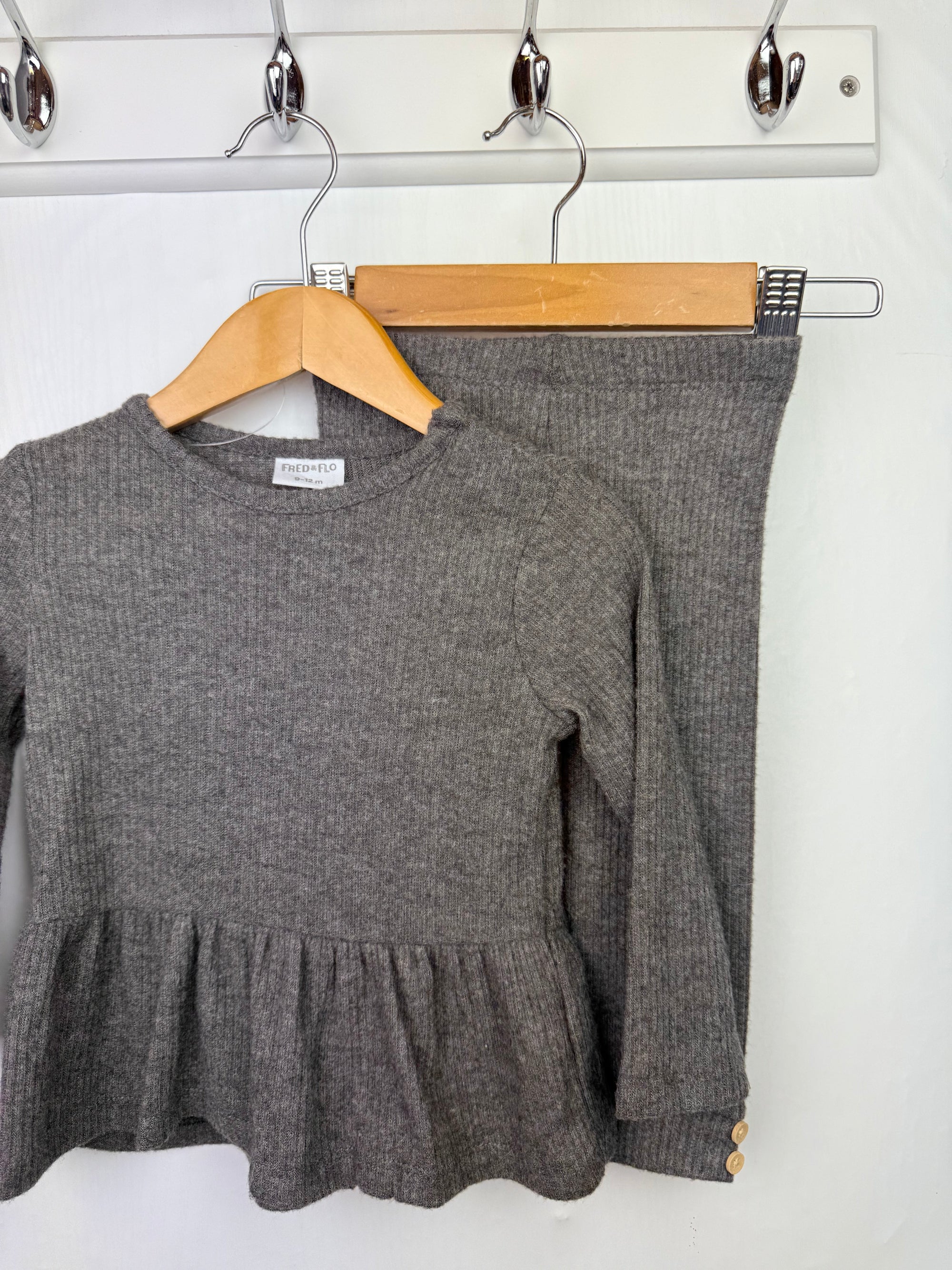 NEW F&F Grey Ribbed Top & Leggings Outfit - Girls 9 - 12 Months - Little Ones Preloved. Second Hand Children's & Preloved Baby, Kids, Girls & Boys Clothes. UK online