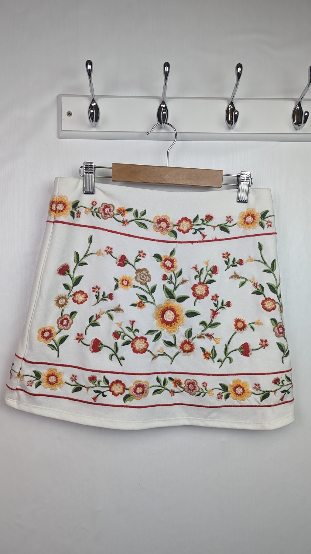 NEW Forever21 Floral Embroidered Ladies Skirt - Size S - Little Ones Preloved. Second Hand Children's & Preloved Baby, Kids, Girls & Boys Clothes. UK online