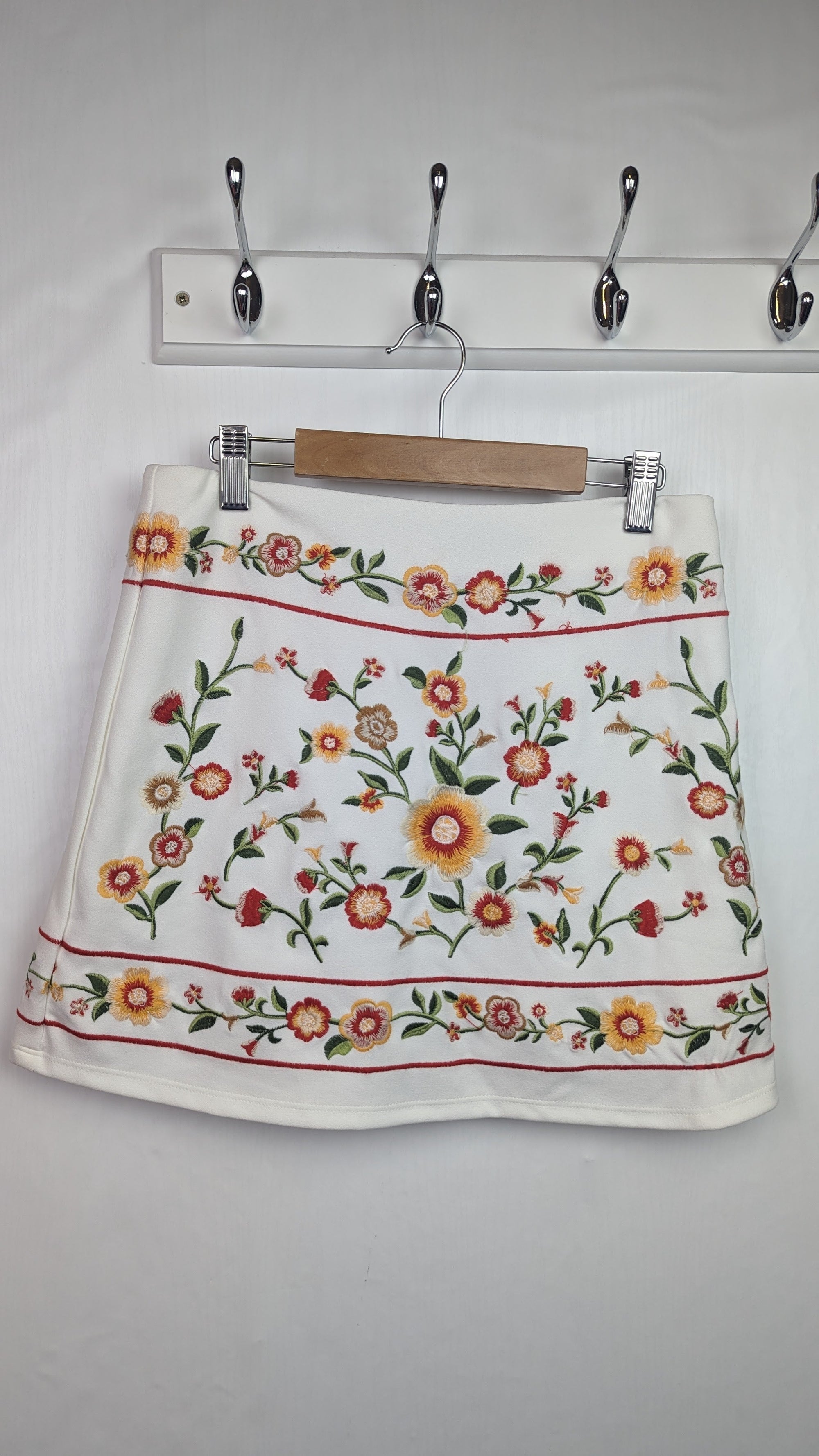 NEW Forever21 Floral Embroidered Ladies Skirt - Size S - Little Ones Preloved. Second Hand Children's & Preloved Baby, Kids, Girls & Boys Clothes. UK online