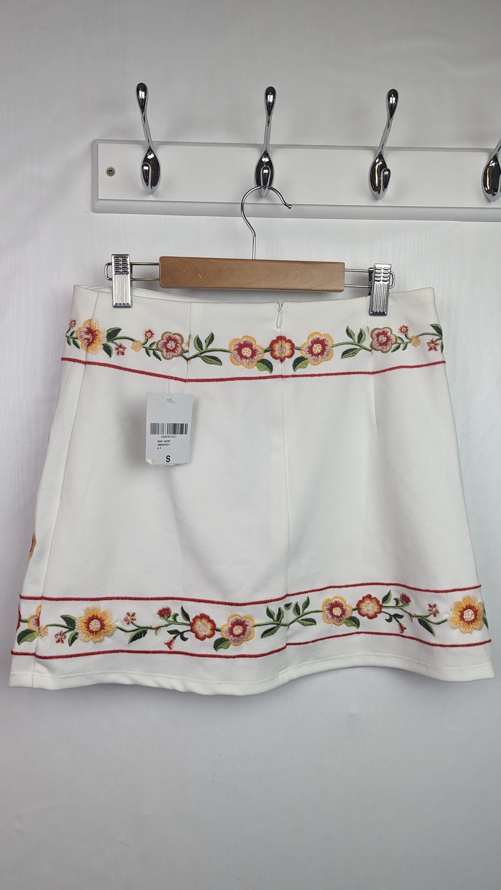 NEW Forever21 Floral Embroidered Ladies Skirt - Size S - Little Ones Preloved. Second Hand Children's & Preloved Baby, Kids, Girls & Boys Clothes. UK online