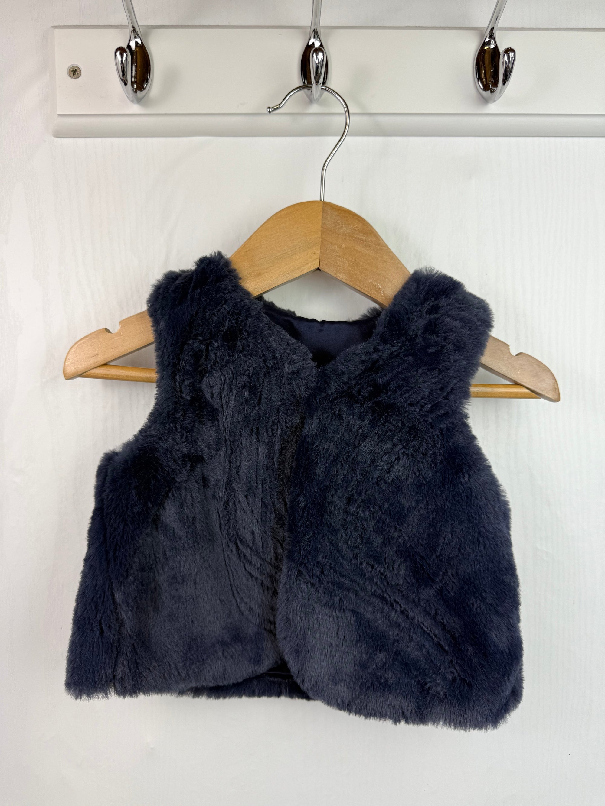 NEW George Navy Fluffy Gilet - Girls 9 - 12 Months - Little Ones Preloved. Second Hand Children's & Preloved Baby, Kids, Girls & Boys Clothes. UK online