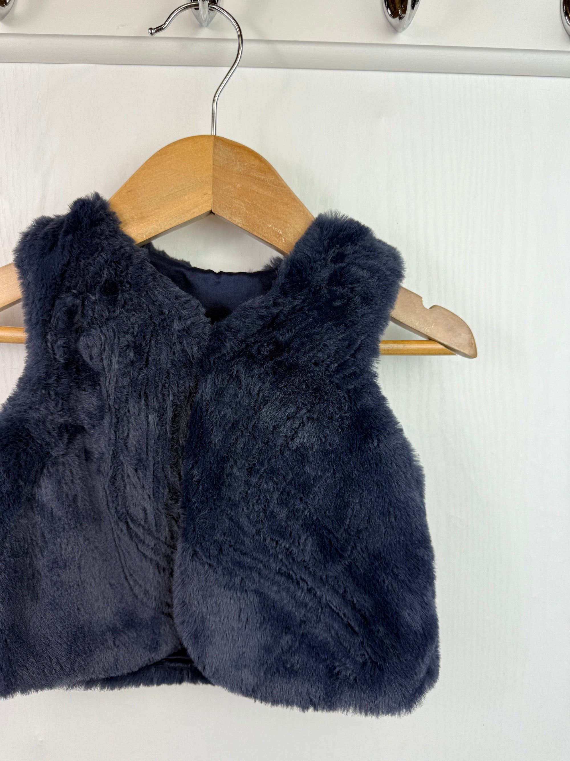 NEW George Navy Fluffy Gilet - Girls 9 - 12 Months - Little Ones Preloved. Second Hand Children's & Preloved Baby, Kids, Girls & Boys Clothes. UK online