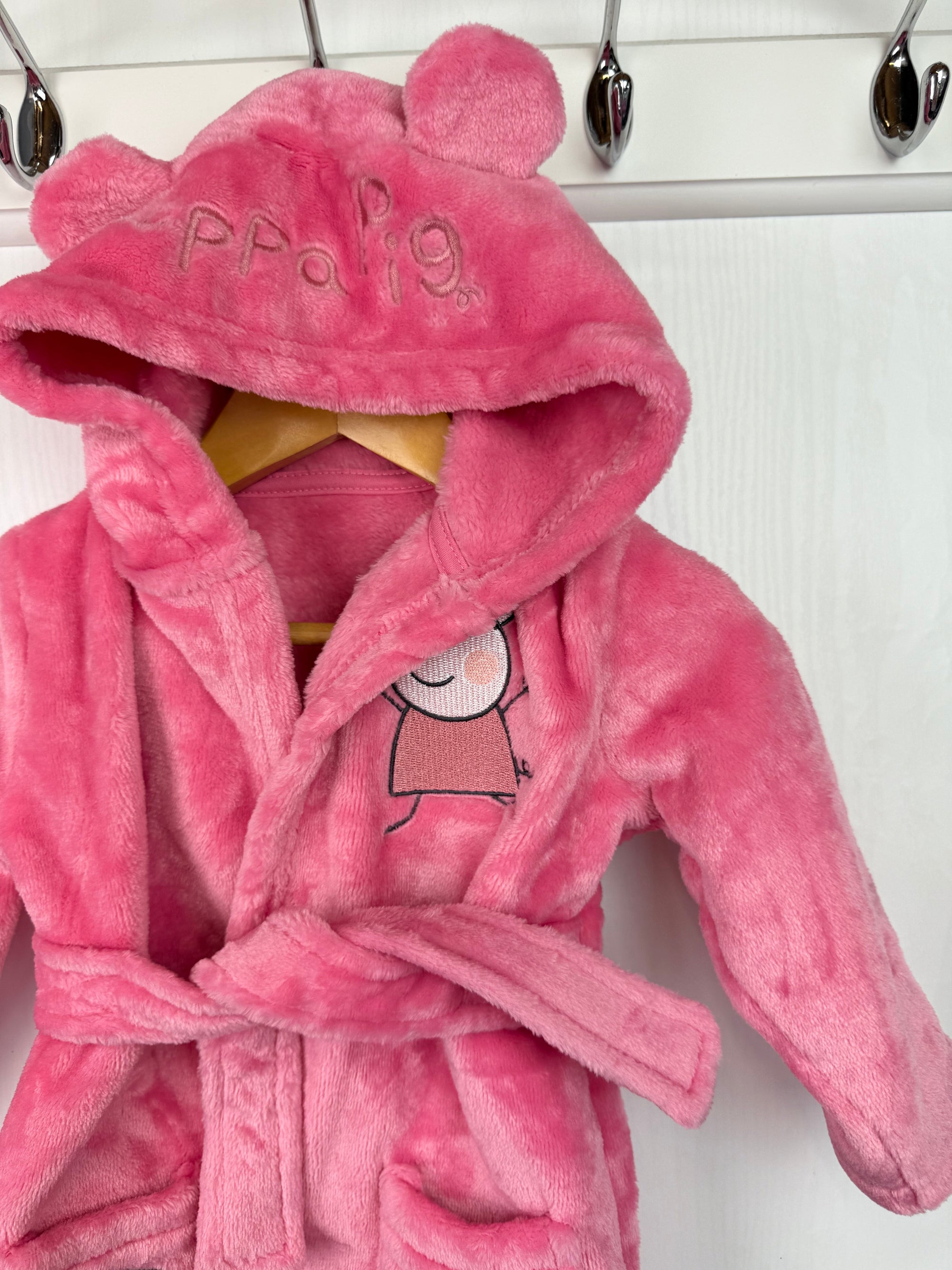 NEW George Peppa Pig Dressing Gown - Girls 6 - 9 Months - Little Ones Preloved. Second Hand Children's & Preloved Baby, Kids, Girls & Boys Clothes. UK online