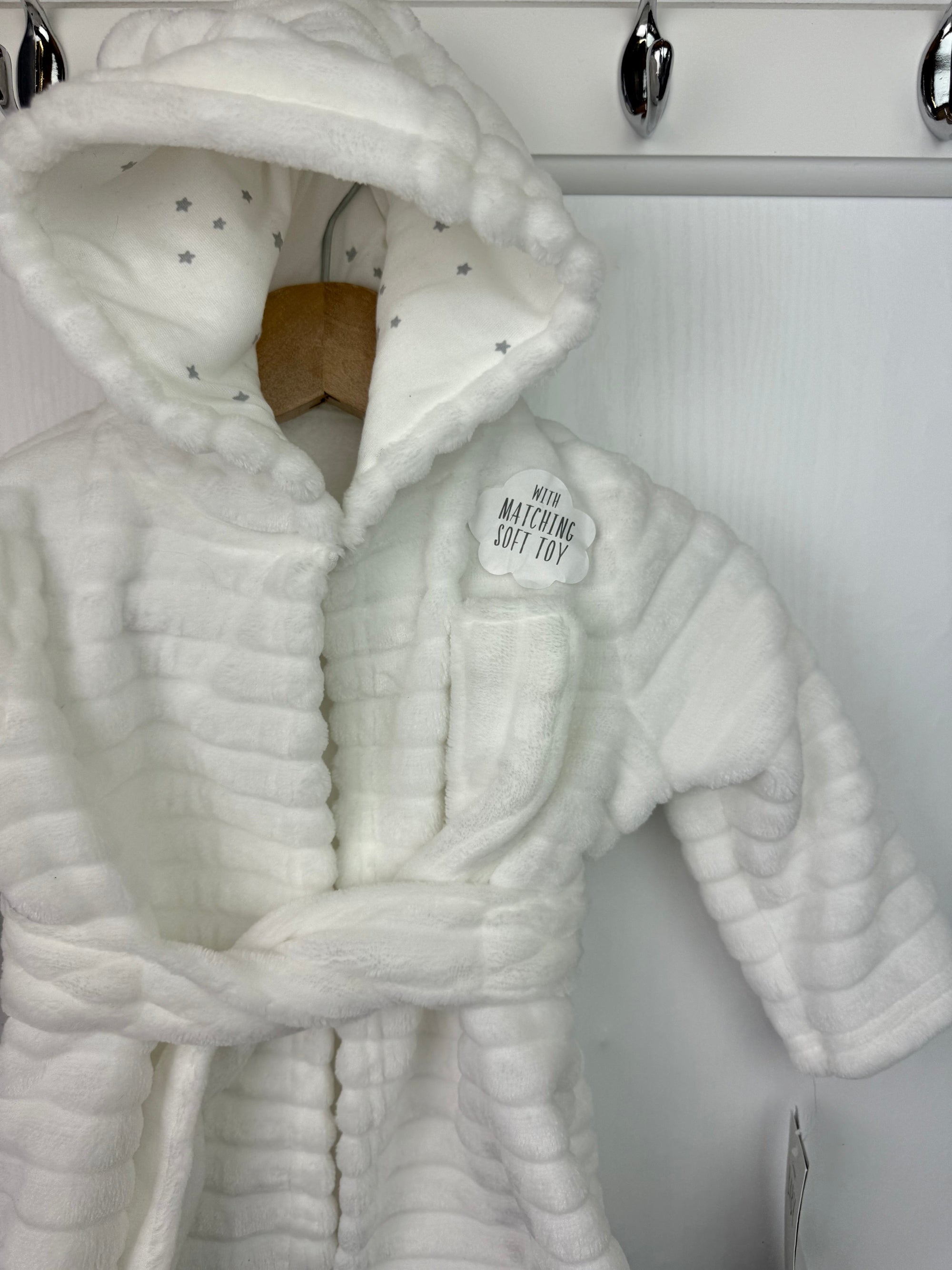 NEW George White Dressing Gown - Unisex 3 - 6 Months - Little Ones Preloved. Second Hand Children's & Preloved Baby, Kids, Girls & Boys Clothes. UK online