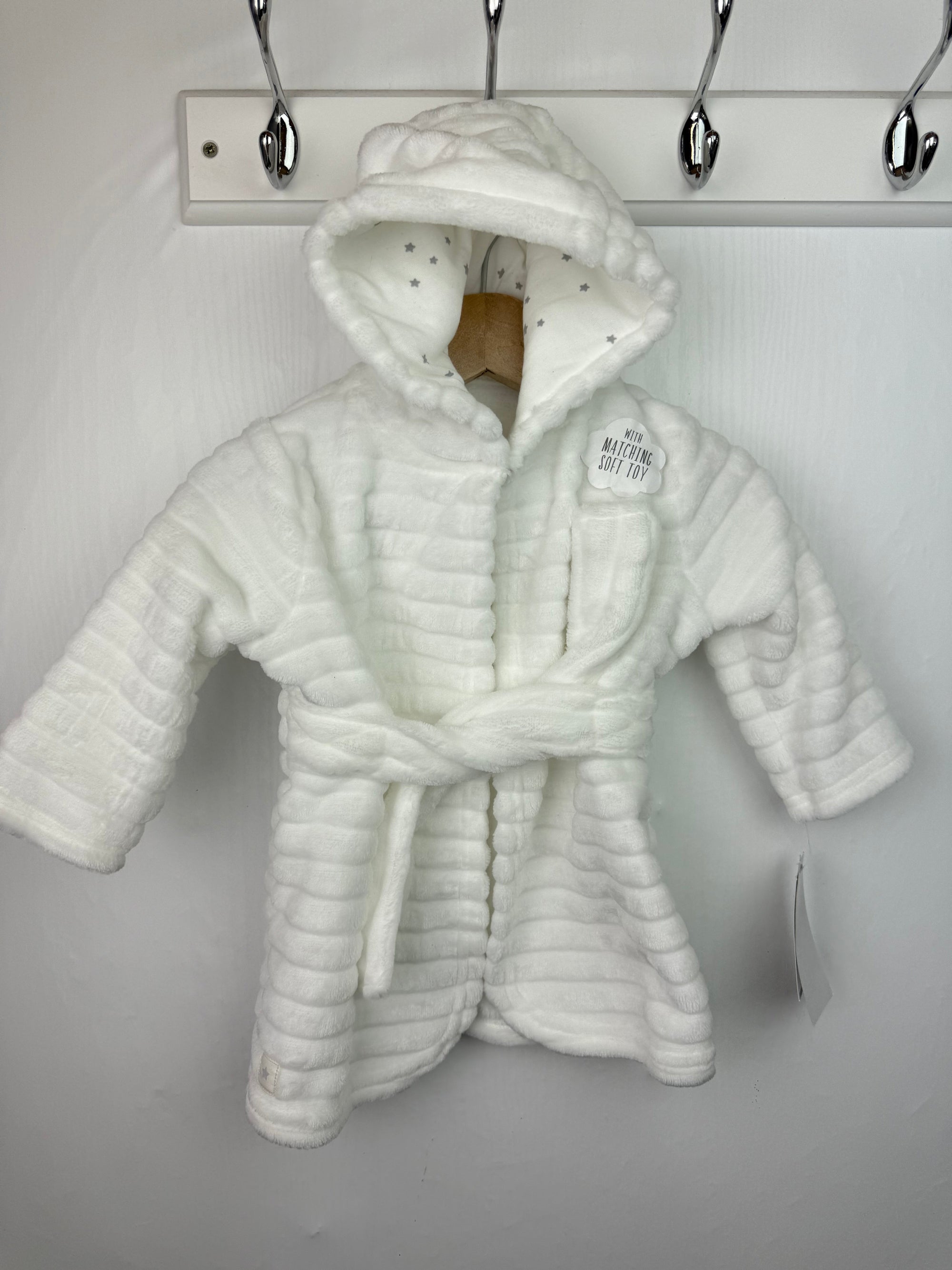 NEW George White Dressing Gown - Unisex 3 - 6 Months - Little Ones Preloved. Second Hand Children's & Preloved Baby, Kids, Girls & Boys Clothes. UK online