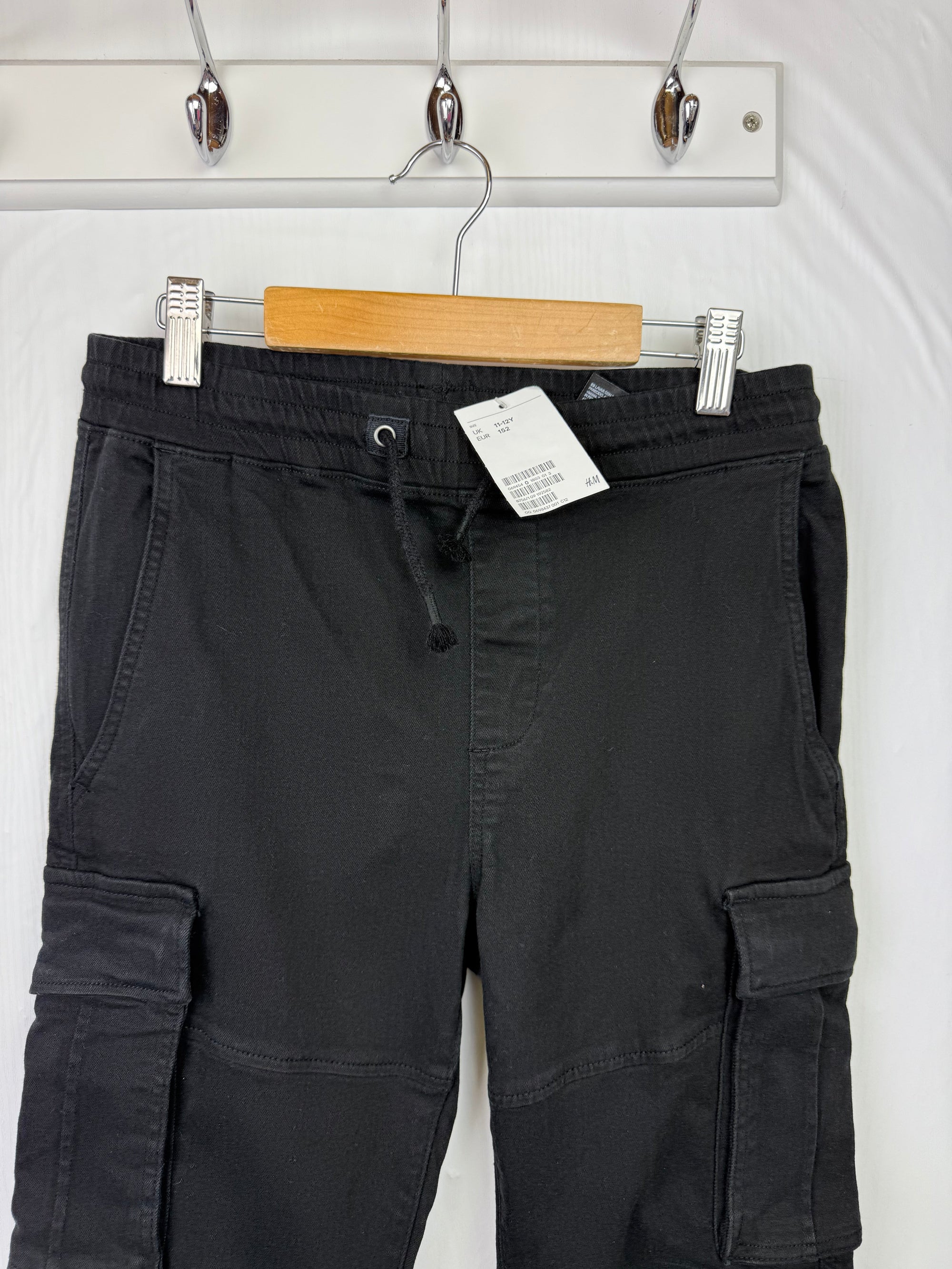 NEW H&M Black Cuffed Jeans - Boys 11 - 12 Years - Little Ones Preloved. Second Hand Children's & Preloved Baby, Kids, Girls & Boys Clothes. UK online