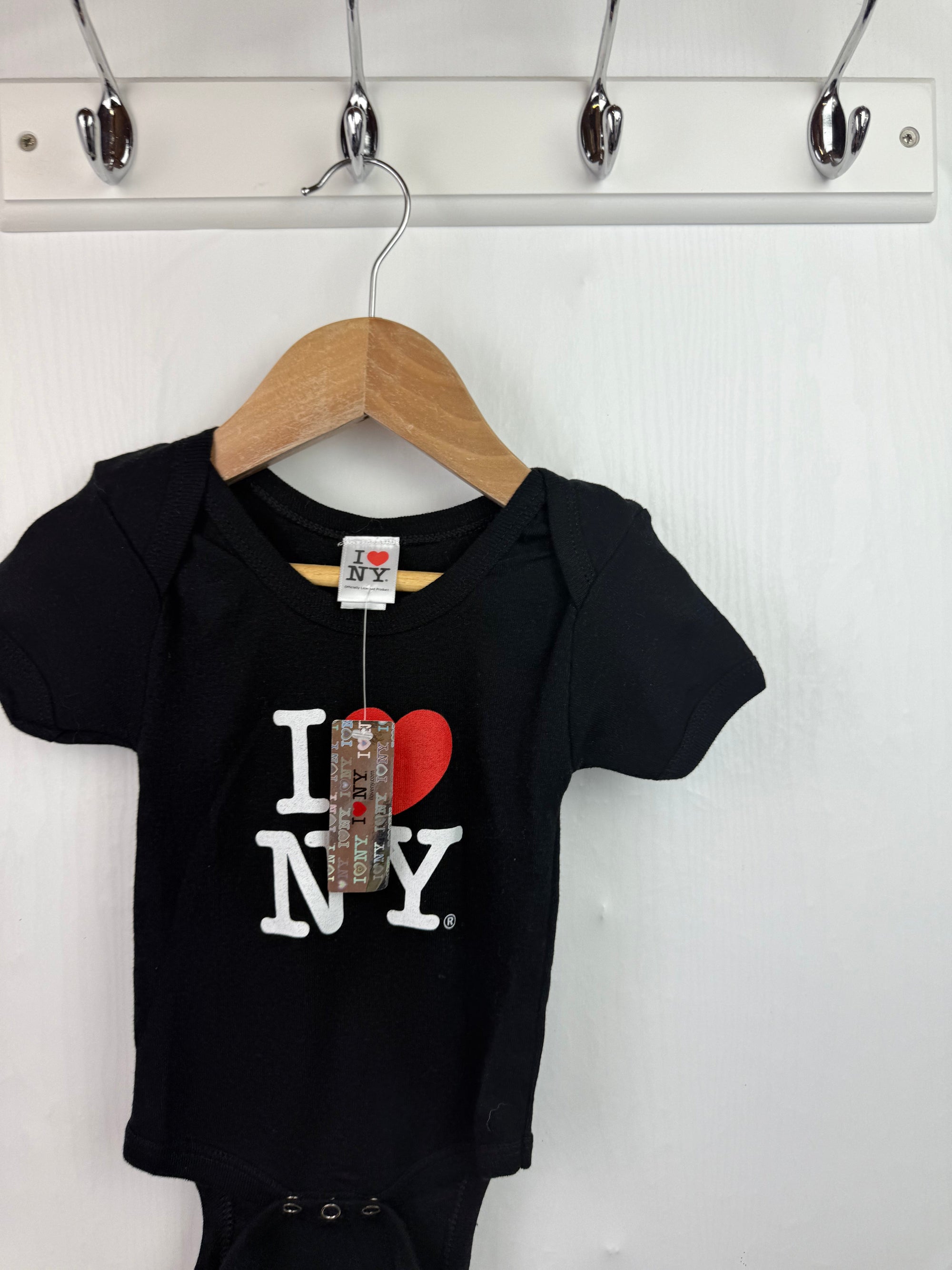 NEW ILOVENY NY Bodysuit - Baby Unisex 3 - 6 Months - Little Ones Preloved. Second Hand Children's & Preloved Baby, Kids, Girls & Boys Clothes. UK online