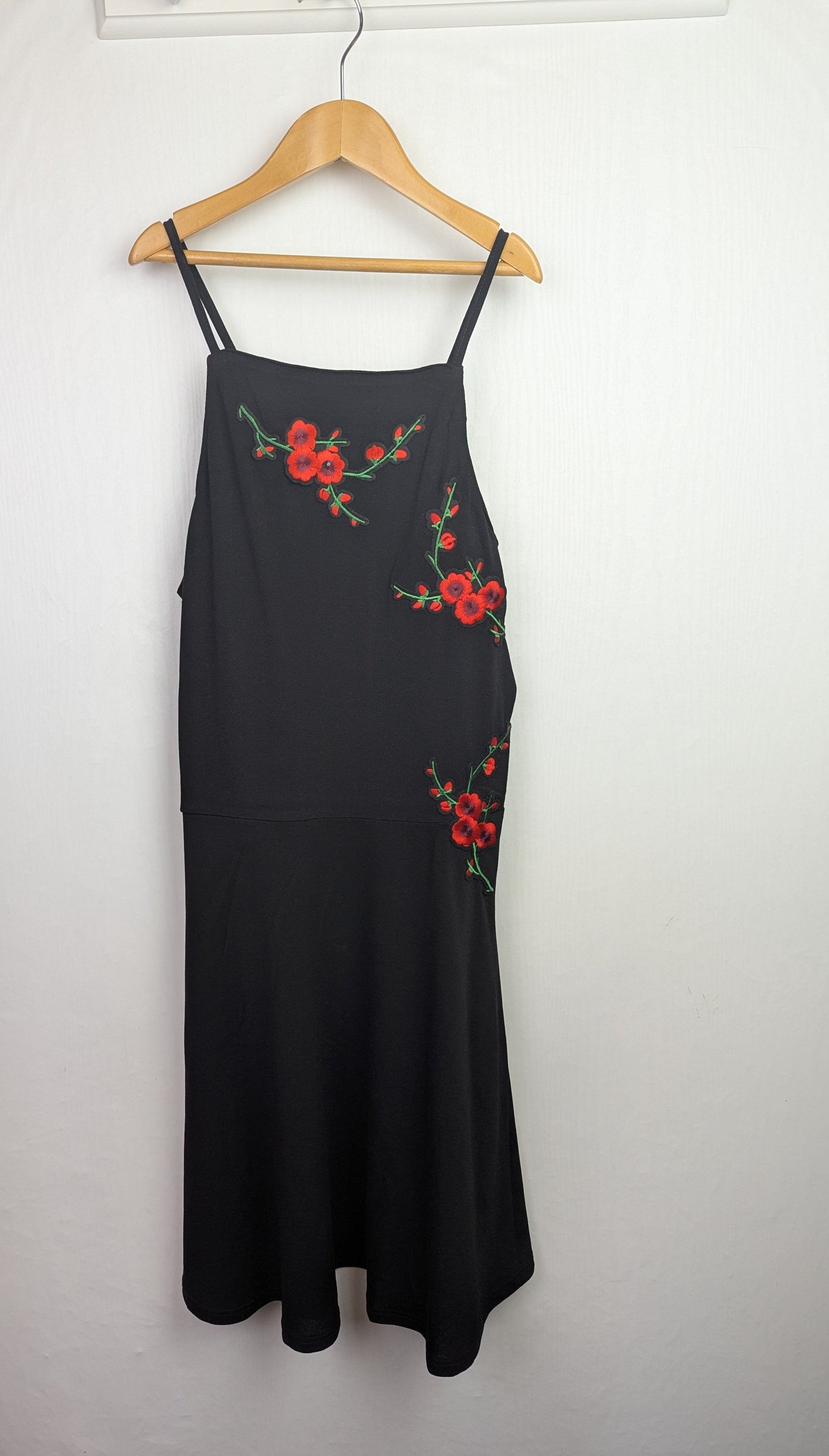 New - Look Black Floral Dress - Girls 12 Years - Little Ones Preloved. Second Hand Children's & Preloved Baby, Kids, Girls & Boys Clothes. UK online
