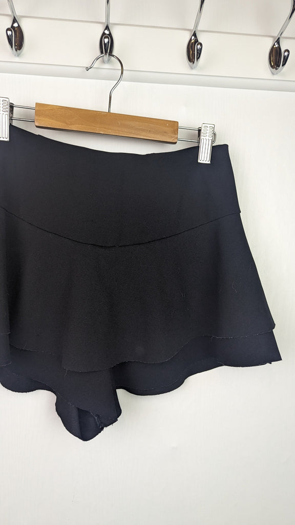 New Look Black Layered Skort - Girls 12-13 Years New Look Used, Preloved, Preworn & Second Hand Baby, Kids & Children's Clothing UK Online. Cheap affordable. Brands including Next, Joules, Nutmeg Morrisons, TU, F&F, H&M.