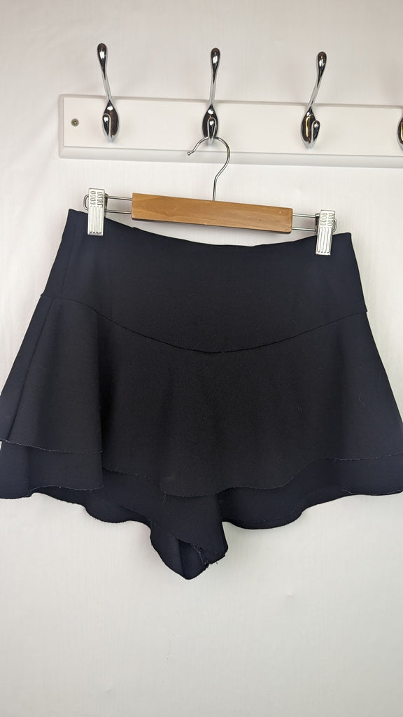 New Look Black Layered Skort - Girls 12-13 Years New Look Used, Preloved, Preworn & Second Hand Baby, Kids & Children's Clothing UK Online. Cheap affordable. Brands including Next, Joules, Nutmeg Morrisons, TU, F&F, H&M.