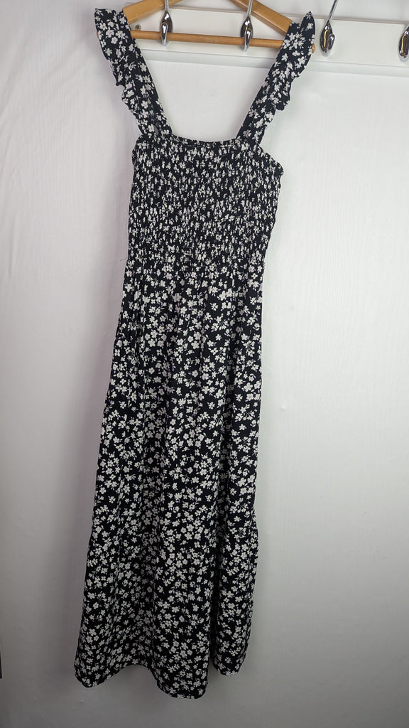 New-Look Black & White Floral Dress - Girls 10 Years Little Ones Preloved Used, Preloved, Preworn Baby, Girls & Boys Clothes. Kids & Children's second hand Clothing UK Online. Cheap affordable. Brands including Next, Joules, Nutmeg Morrisons, TU, F&F, H&M.