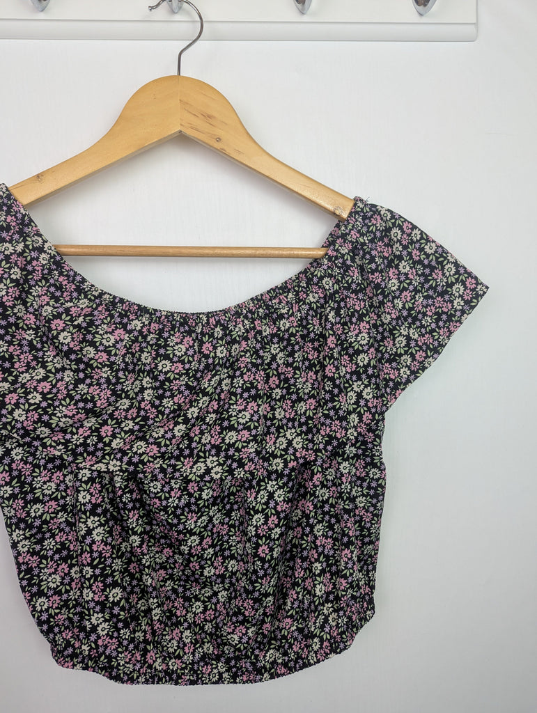 New-Look Floral Crop Top - Girls 15 Years Little Ones Preloved Used, Preloved, Preworn Baby, Girls & Boys Clothes. Kids & Children's second hand Clothing UK Online. Cheap affordable. Brands including Next, Joules, Nutmeg Morrisons, TU, F&F, H&M.