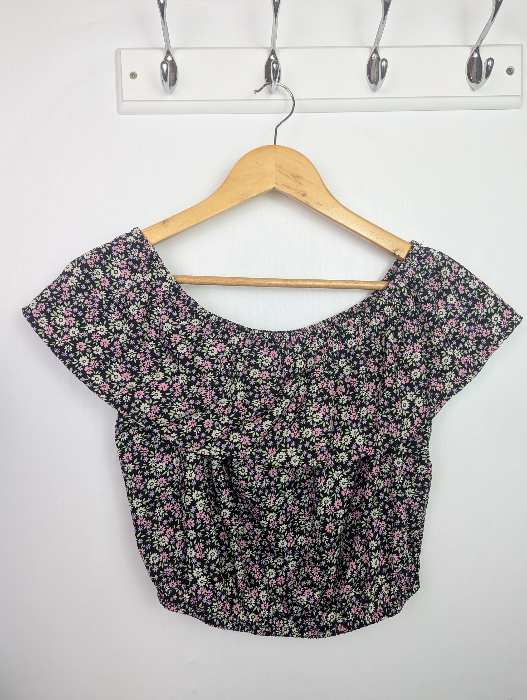 New - Look Floral Crop Top - Girls 15 Years - Little Ones Preloved. Second Hand Children's & Preloved Baby, Kids, Girls & Boys Clothes. UK online
