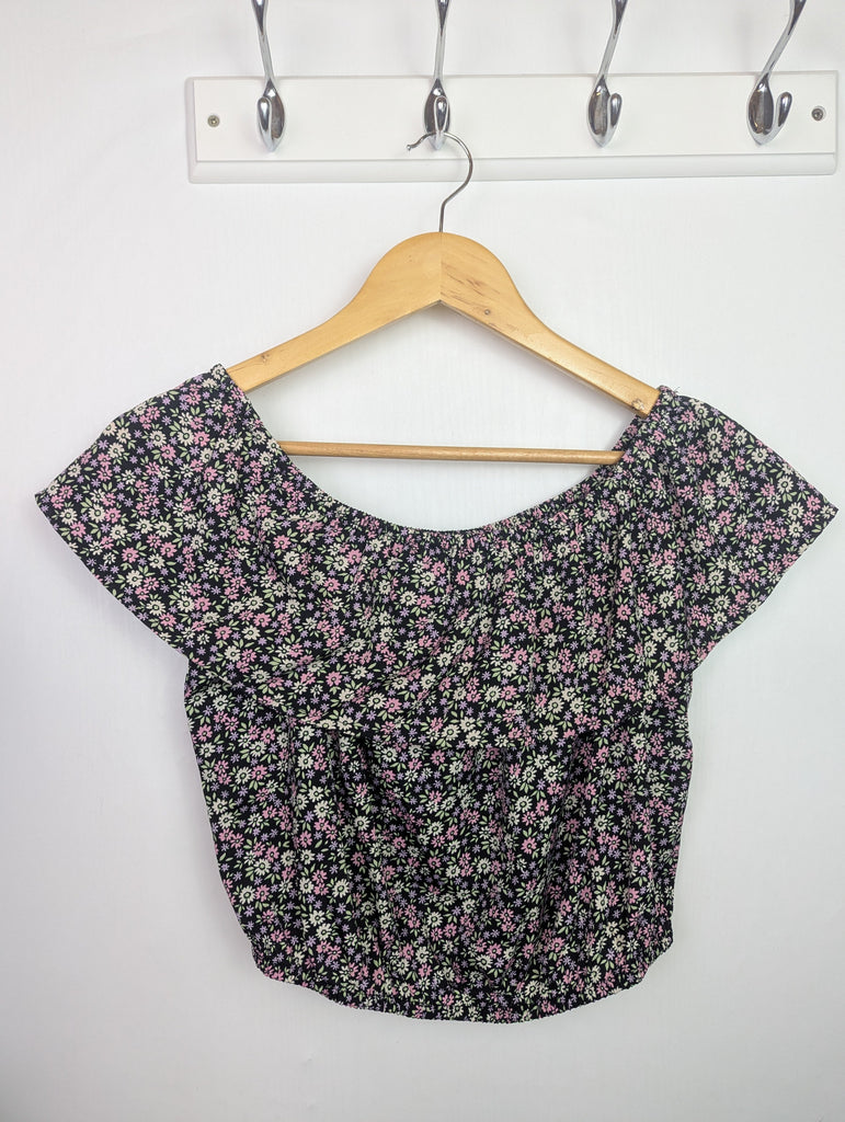 New-Look Floral Crop Top - Girls 15 Years Little Ones Preloved Used, Preloved, Preworn Baby, Girls & Boys Clothes. Kids & Children's second hand Clothing UK Online. Cheap affordable. Brands including Next, Joules, Nutmeg Morrisons, TU, F&F, H&M.