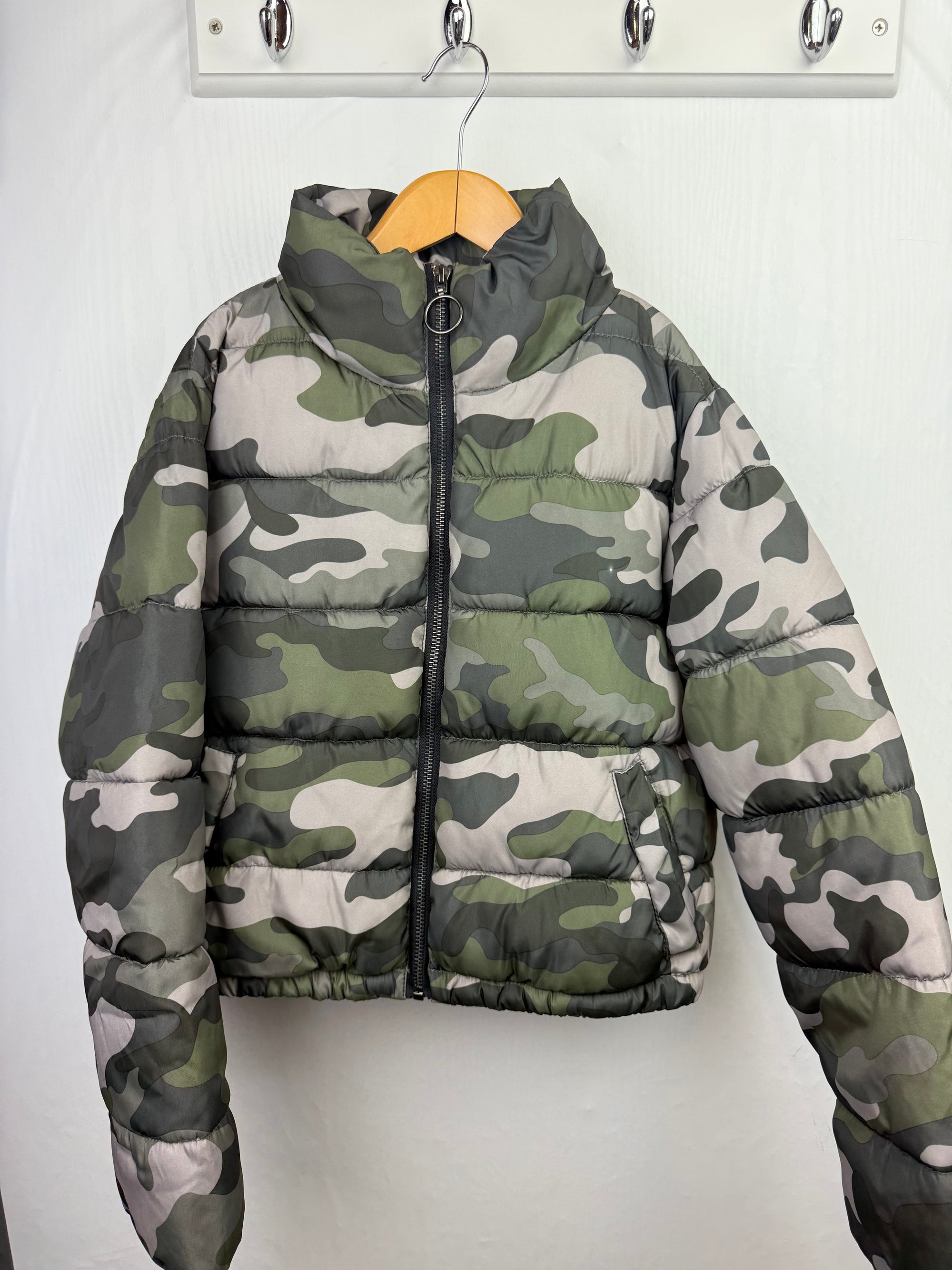 New - Look Green Camo Crop Jacket - Girls 10 - 11 Years - Little Ones Preloved. Second Hand Children's & Preloved Baby, Kids, Girls & Boys Clothes. UK online