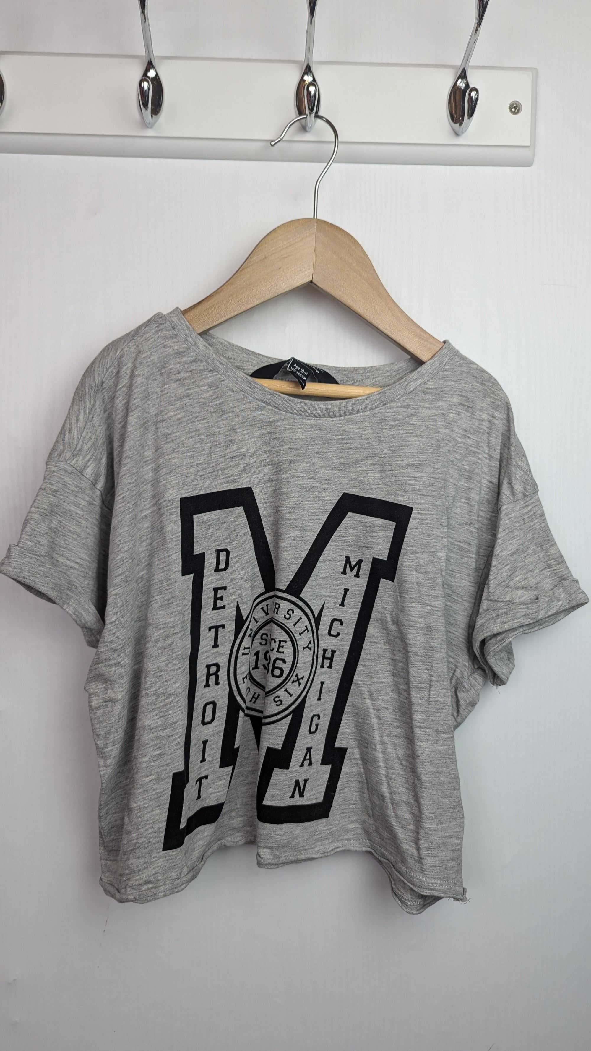 New Look Grey Short Sleeve Top - Girls 10 - 11 Years - Little Ones Preloved. Second Hand Children's & Preloved Baby, Kids, Girls & Boys Clothes. UK online
